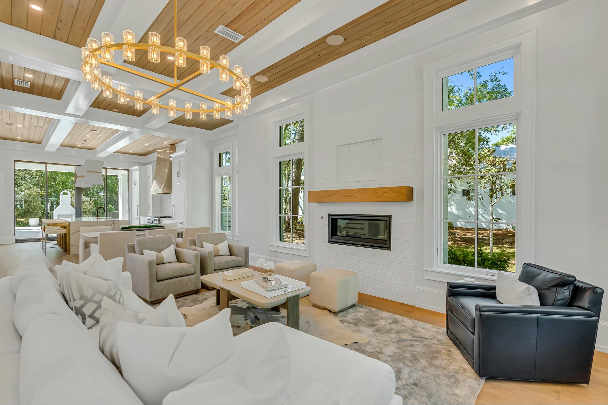 CHURCHILL OAKS - Residential