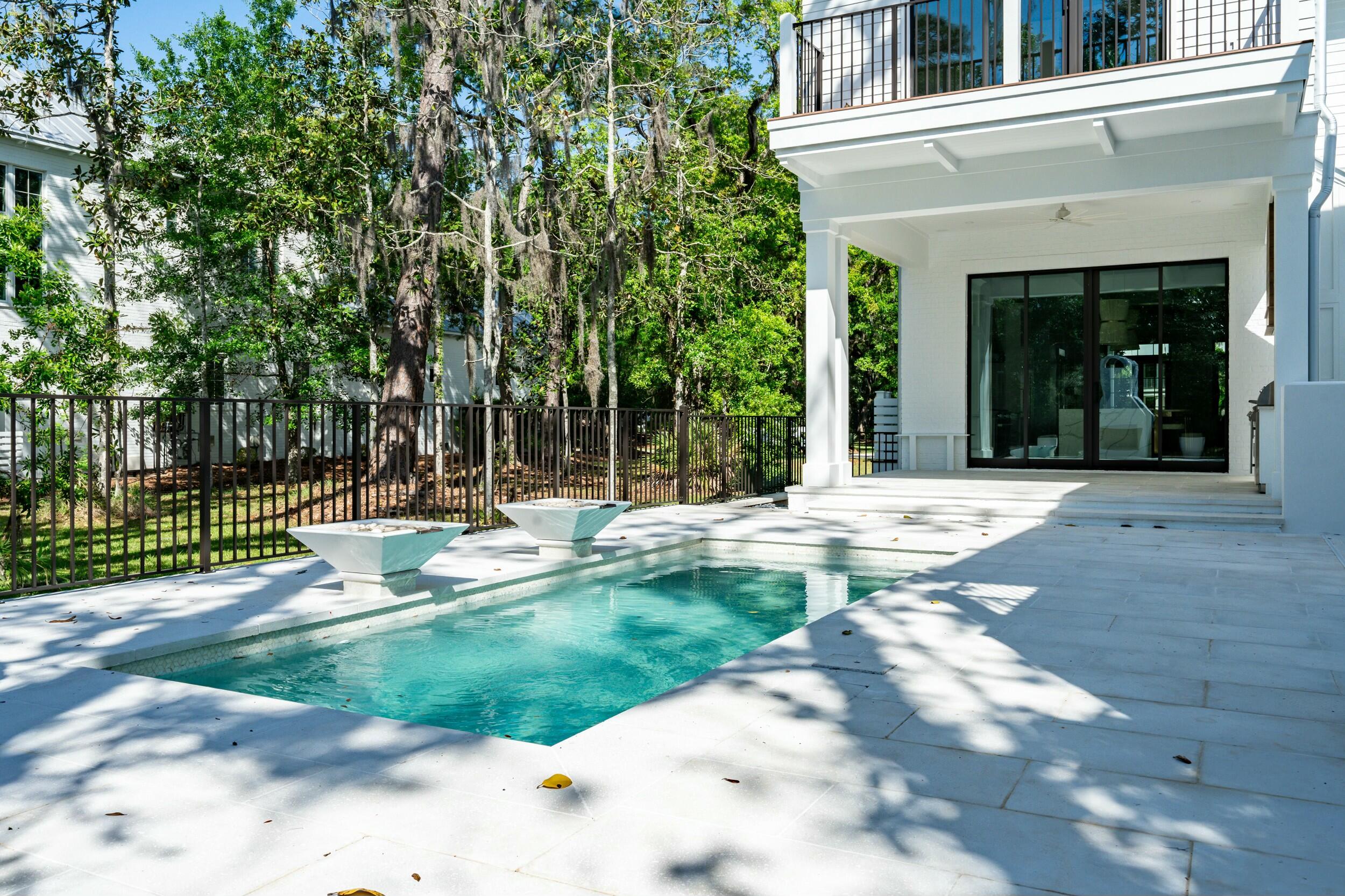 CHURCHILL OAKS - Residential
