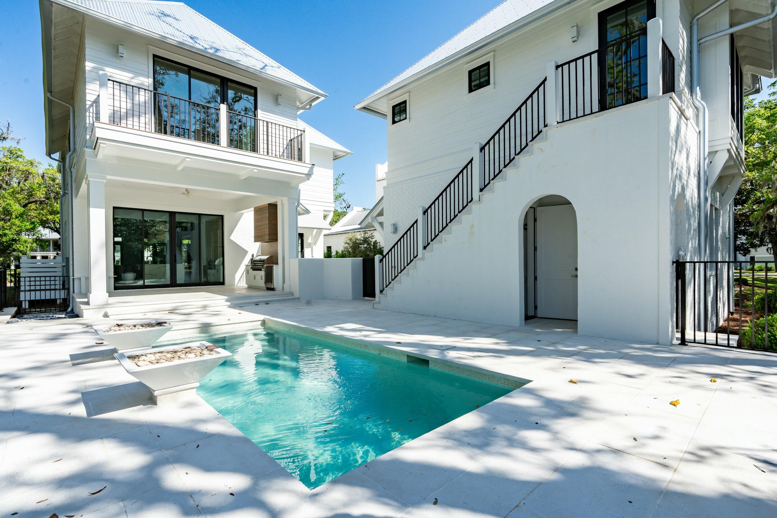 CHURCHILL OAKS - Residential