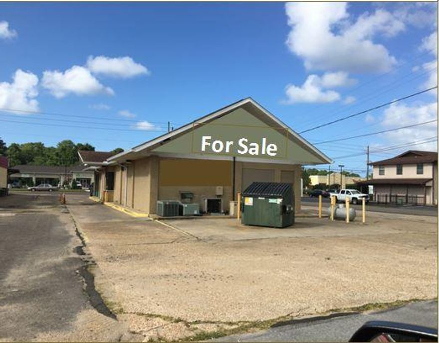 Property is located directly on 23rd Street and across from Winn Dixie, Regions Bank and one block off Hwy 390, which is undergoing a major improvement. In addition, the property is less than two miles from the colleges. It is ideal for a convenience store, professional office or medical office user. Seller will deed restrict the property for use as a night club or LQ store for five (5) years.