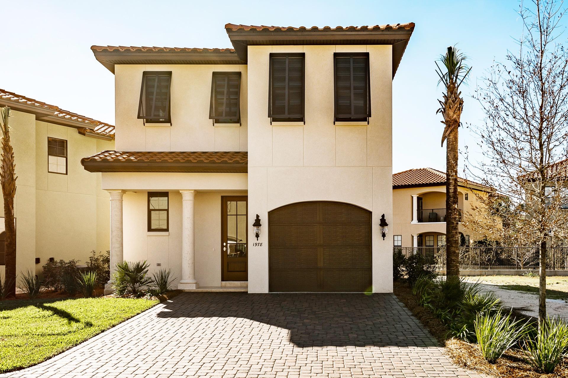 Villa Lago - Residential