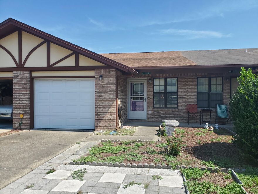 This 2-bedroom, 1.5-bathroom, one-story patio home/townhome with attached garage is in the heart of Ft. Walton Beach, just a few minutes from Hurlburt, Eglin, and our amazing beaches. This is the perfect property for anyone looking for a starter home, investment property or for someone downsizing. No HOA, no stairs, and no carpet! Tray ceiling and walk-in closet in primary bedroom, which opens onto deck and privacy-fenced yard. Roof 2014, HVAC 2015, hot water heater 2016. Tile and hardwood flooring throughout.