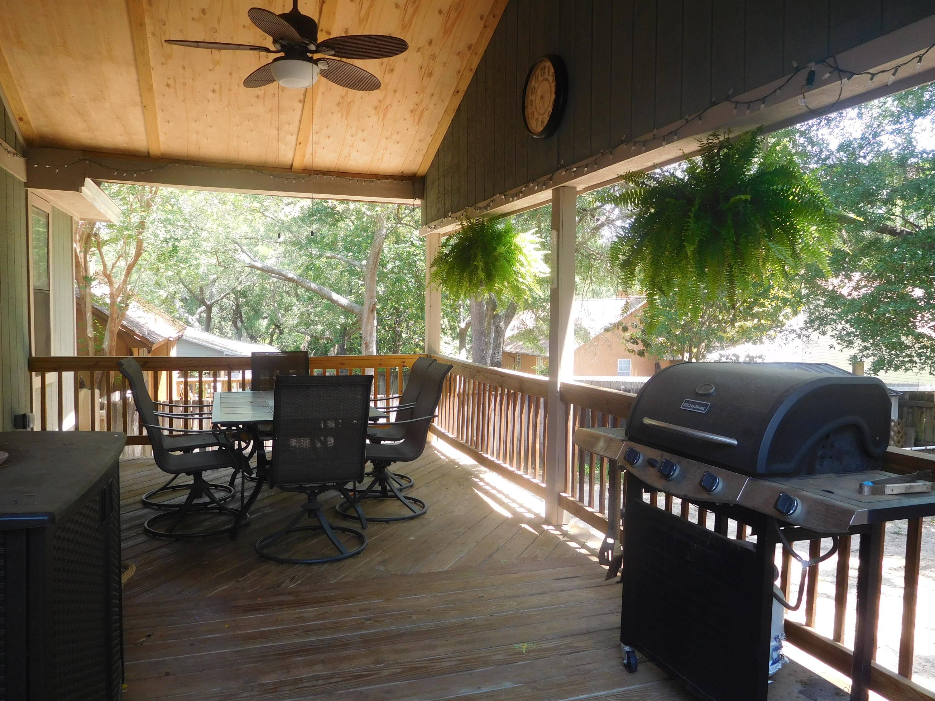 CREEKSIDE ESTATES - Residential Lease