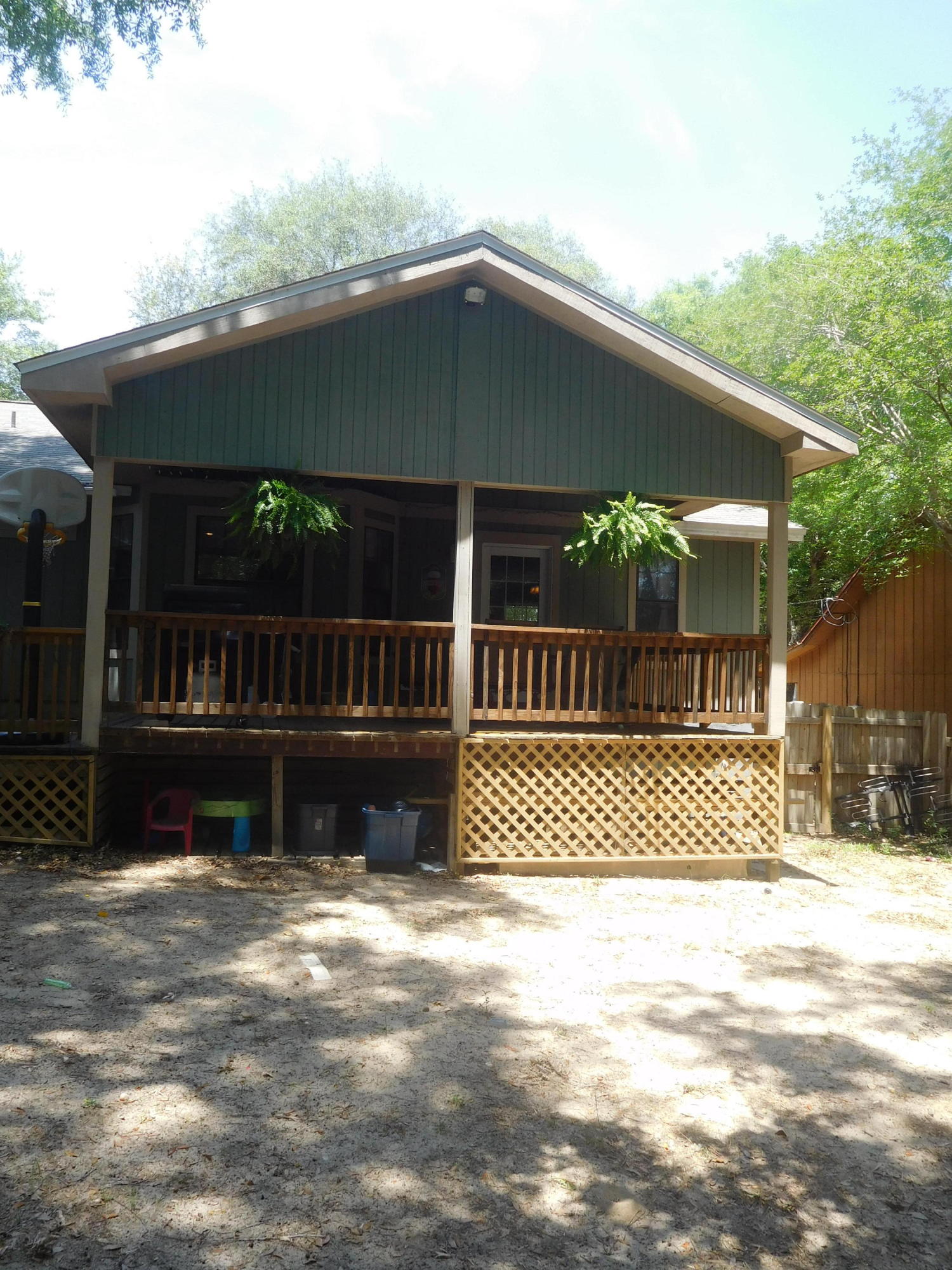 CREEKSIDE ESTATES - Residential Lease