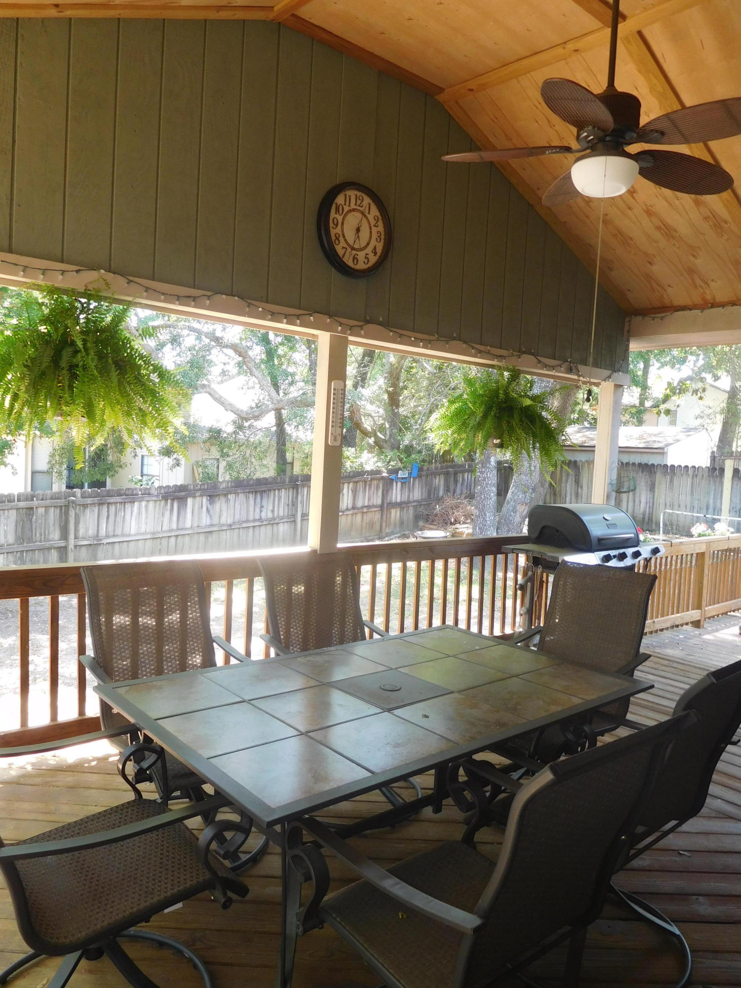 CREEKSIDE ESTATES - Residential Lease