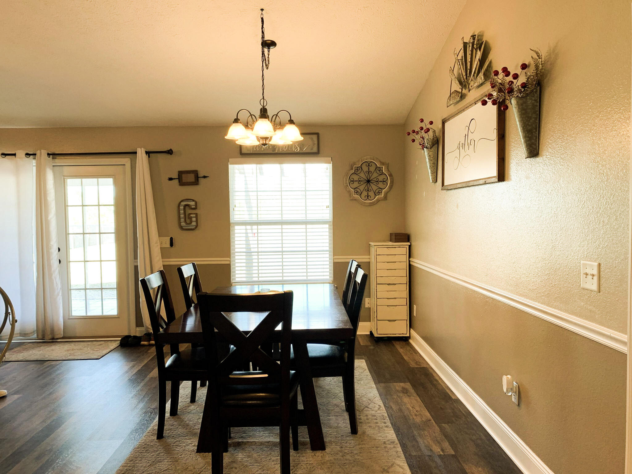 PELICAN POINT - Residential