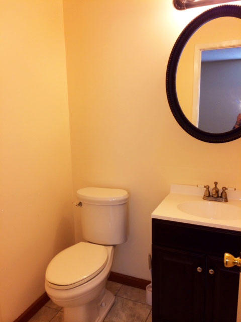 WHISPERING LAKES ESTATES - Residential Lease