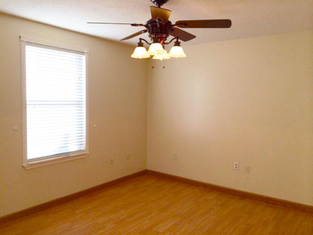 WHISPERING LAKES ESTATES - Residential Lease