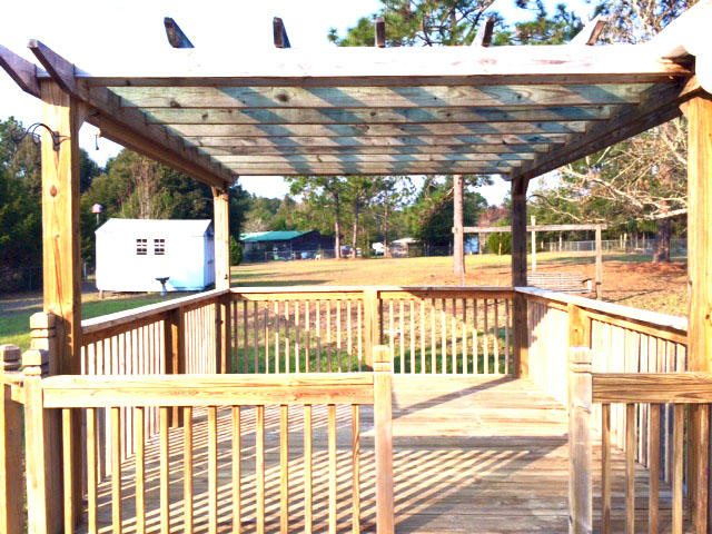 WHISPERING LAKES ESTATES - Residential Lease