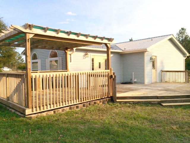 WHISPERING LAKES ESTATES - Residential Lease