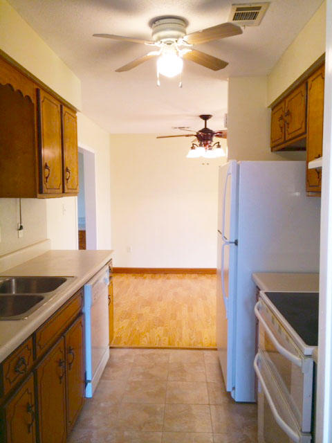 WHISPERING LAKES ESTATES - Residential Lease