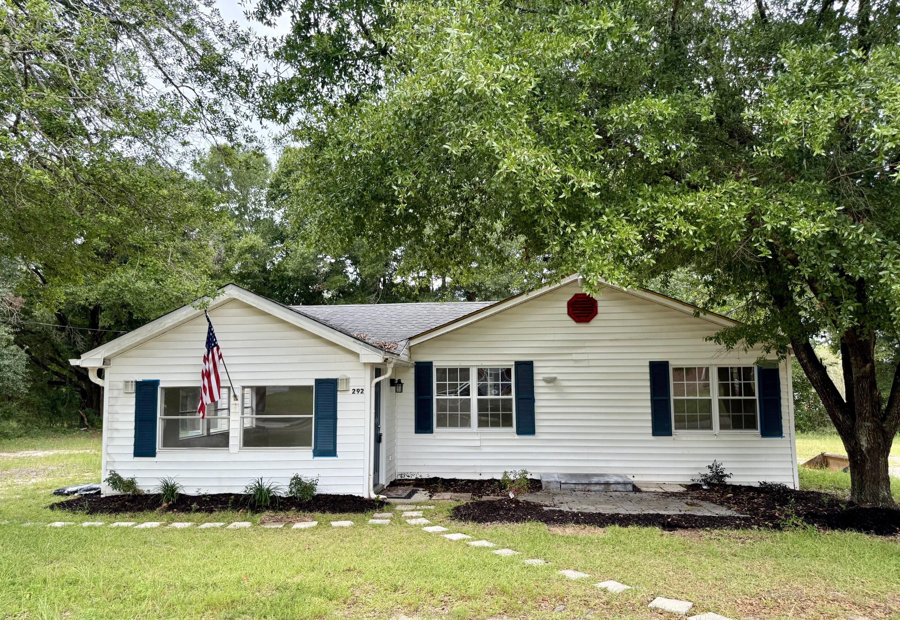 This 2 bedroom 1 bath Florida Cottage is conveniently located. Freshly painted with brand new carpet for a move in ready feel. In addition to the 2 bedrooms, there is a separate room that could be used as an office. Indoor laundry room, 2 living areas. Occupany available 7/20/25