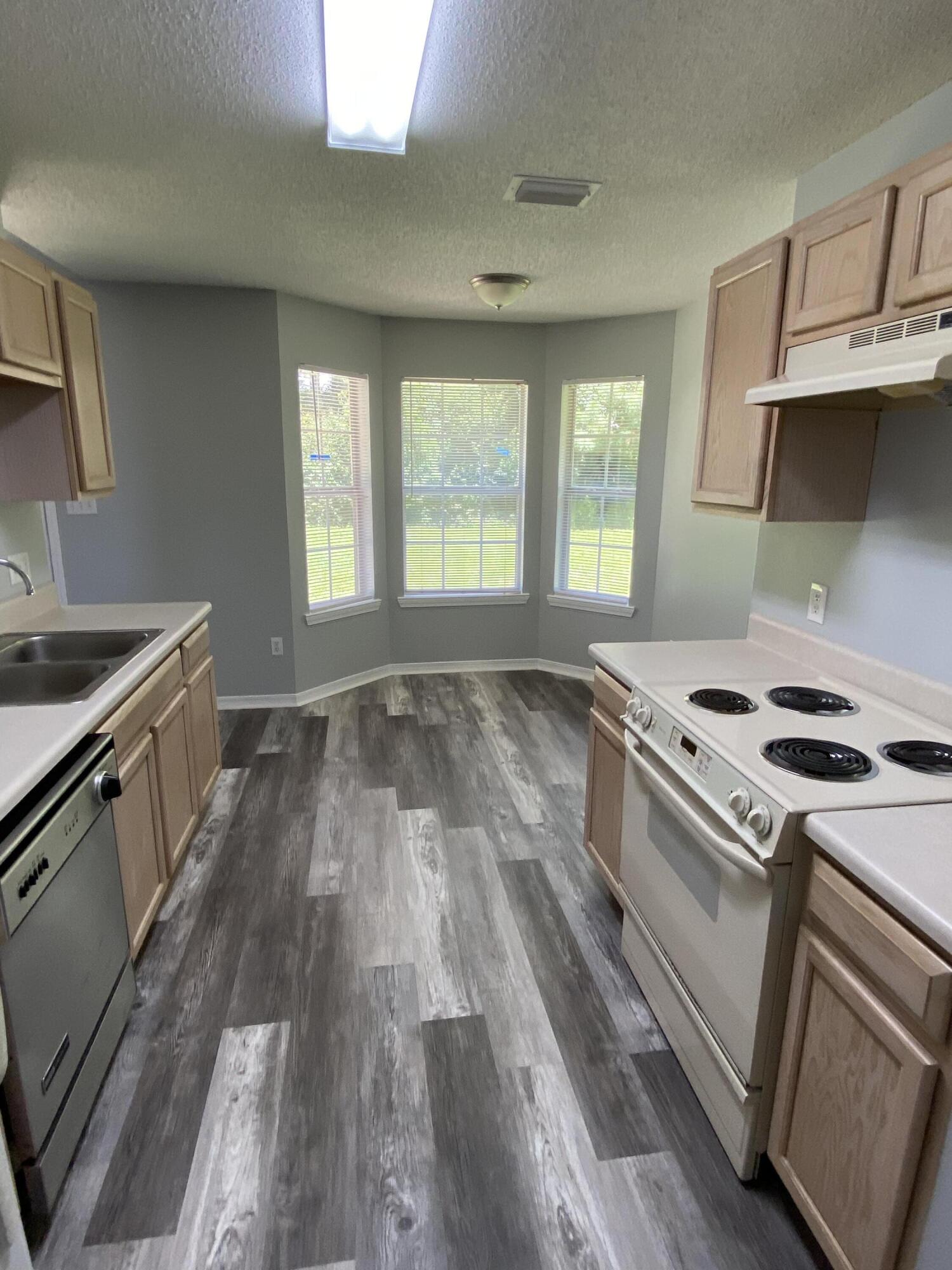 HOLLEY BY THE SEA - Residential