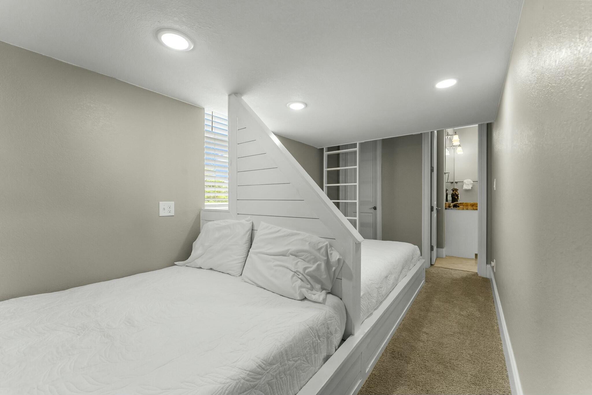 LOT 3 SPYGLASS VILLAS S/D TOGETHER WITH A 25% OWNERSHIP OF SPYGLASS DR & RETENTION AREA AS SHOWN ON - Residential