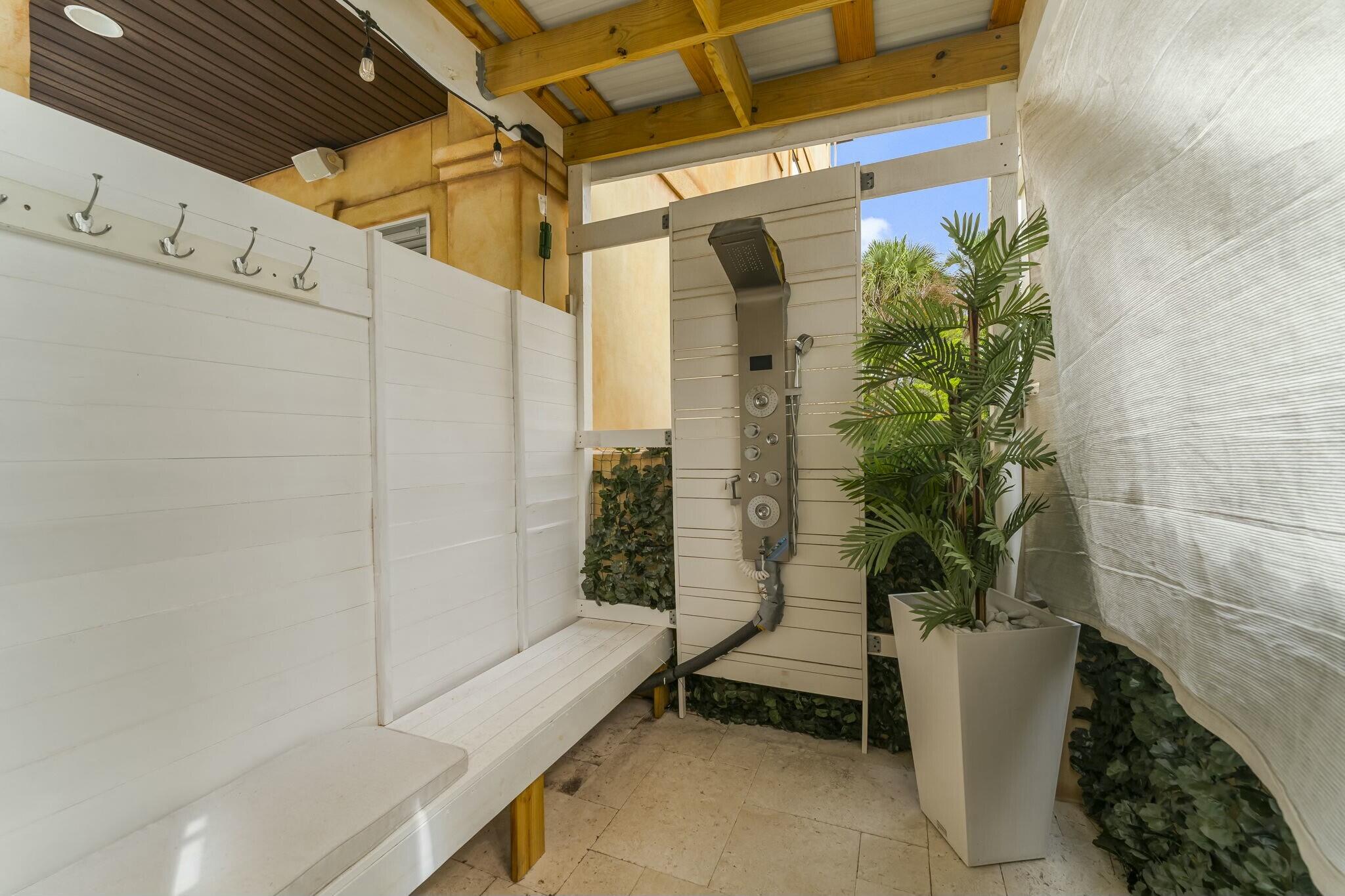 LOT 3 SPYGLASS VILLAS S/D TOGETHER WITH A 25% OWNERSHIP OF SPYGLASS DR & RETENTION AREA AS SHOWN ON - Residential