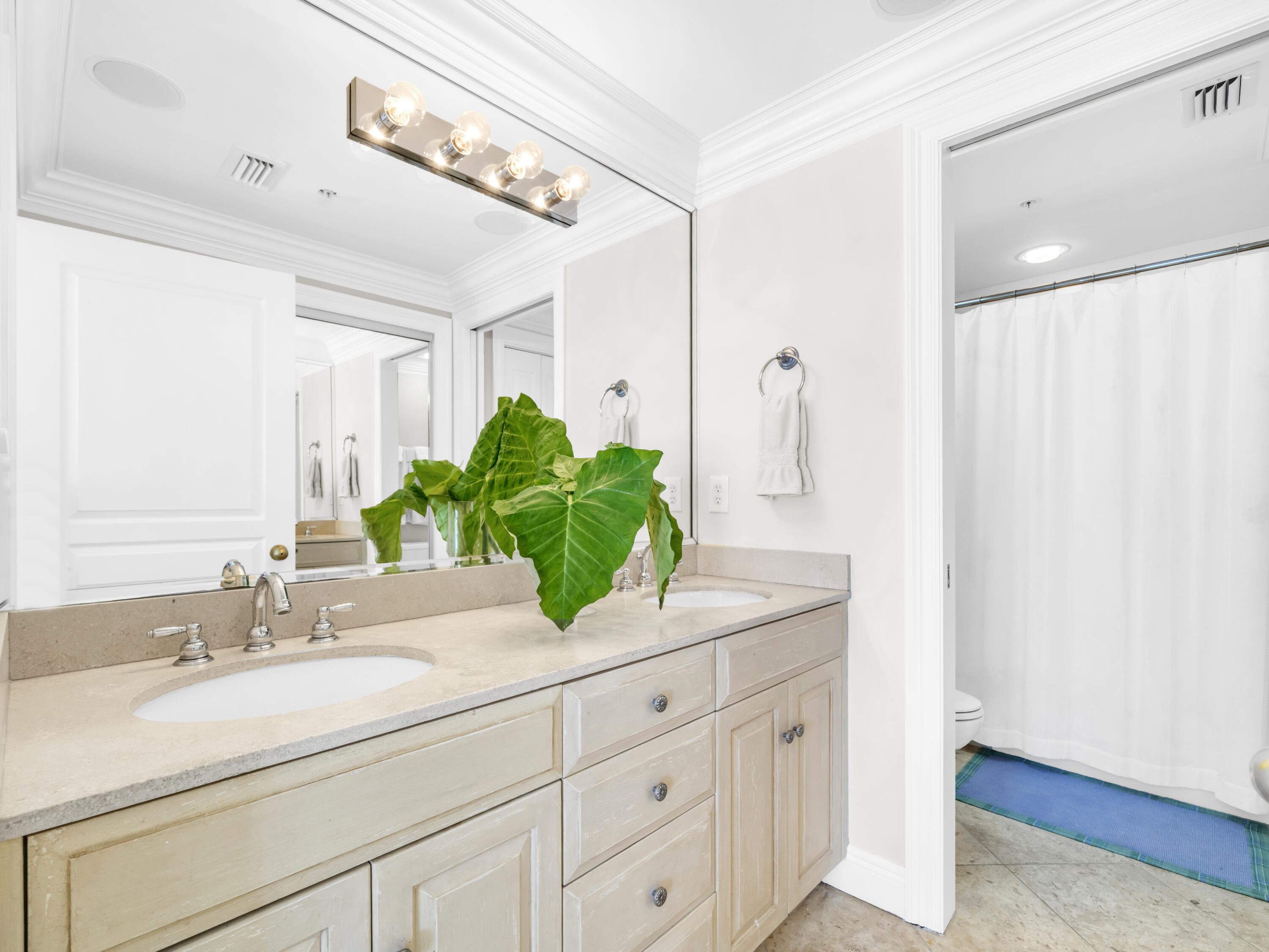 HOLIDAY ISLE TOWERS CONDO - Residential