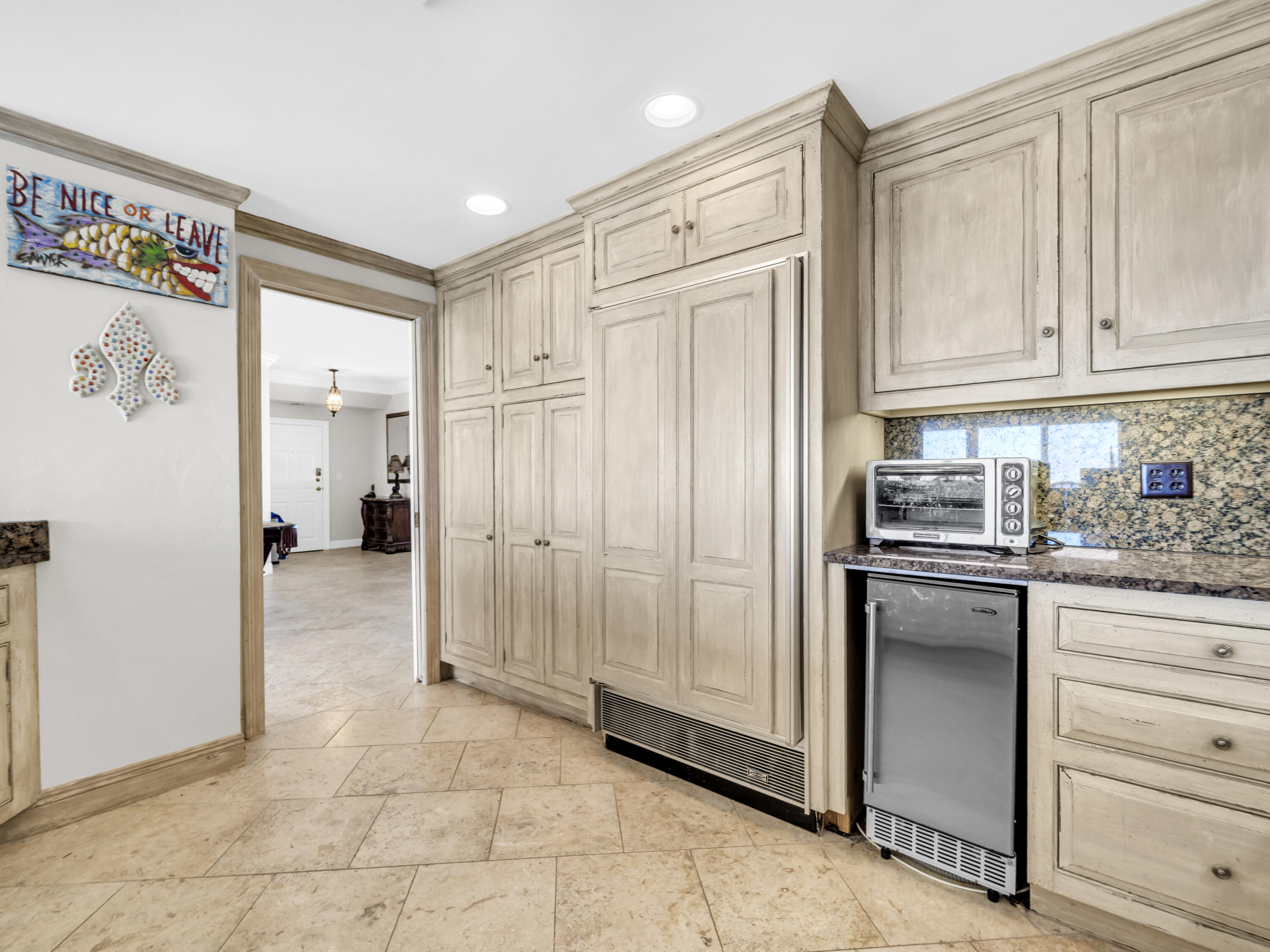 HOLIDAY ISLE TOWERS CONDO - Residential