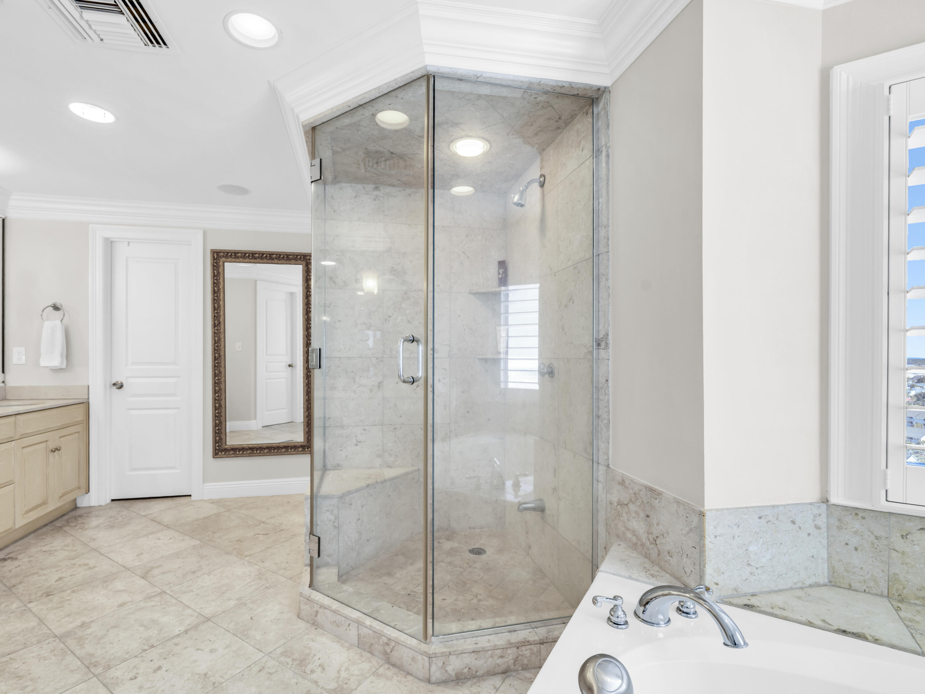 HOLIDAY ISLE TOWERS CONDO - Residential