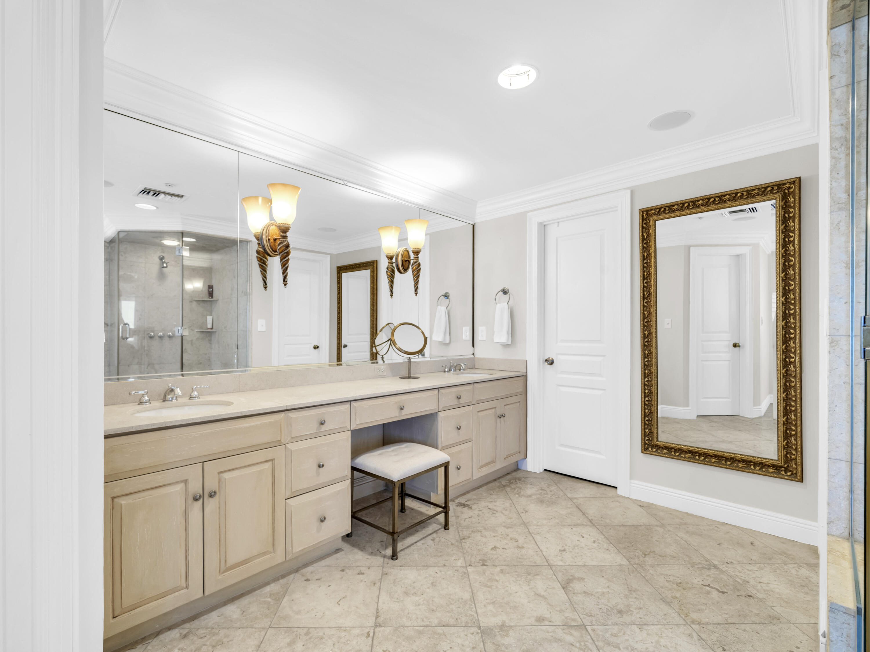 HOLIDAY ISLE TOWERS CONDO - Residential