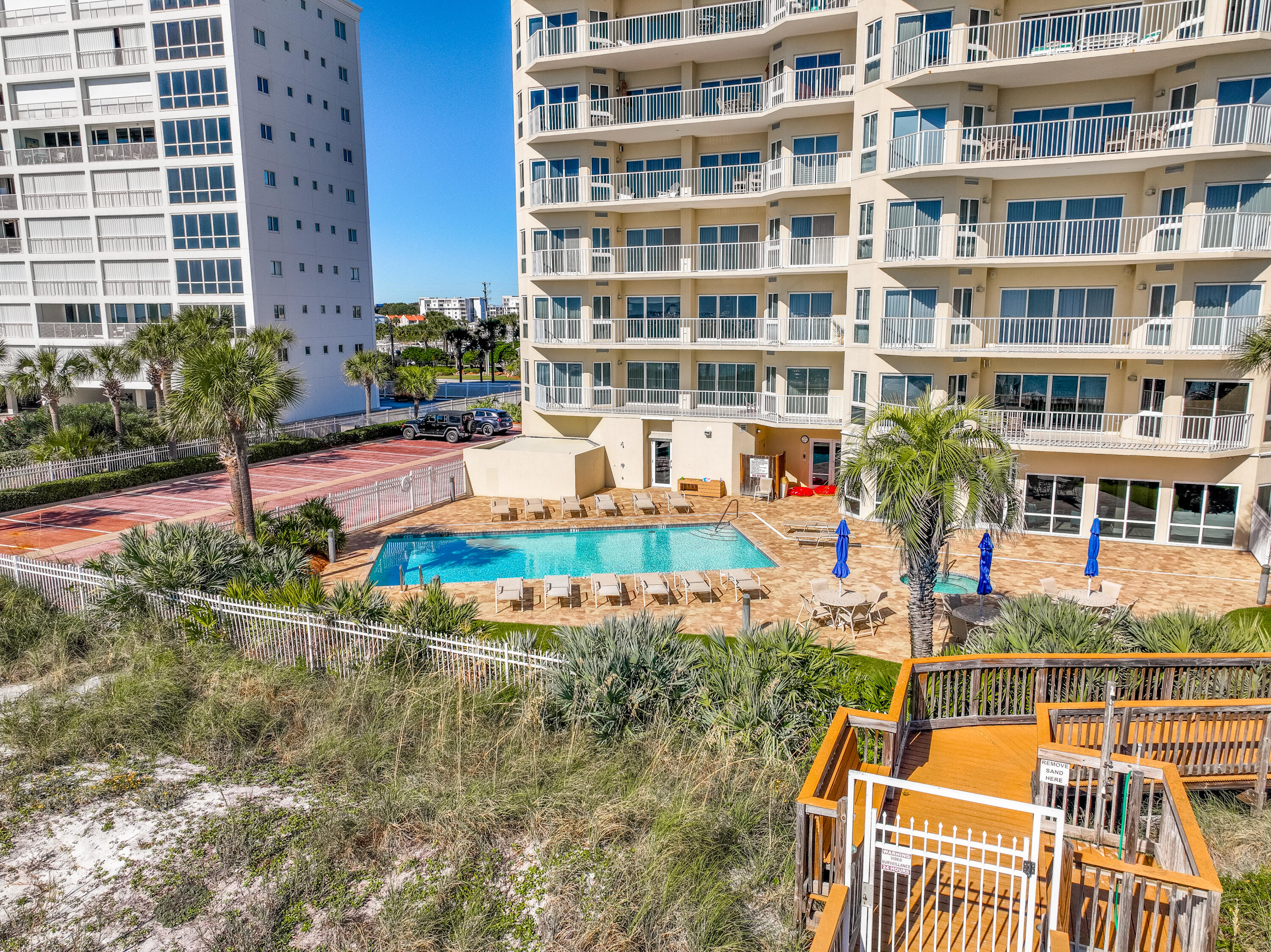 HOLIDAY ISLE TOWERS CONDO - Residential