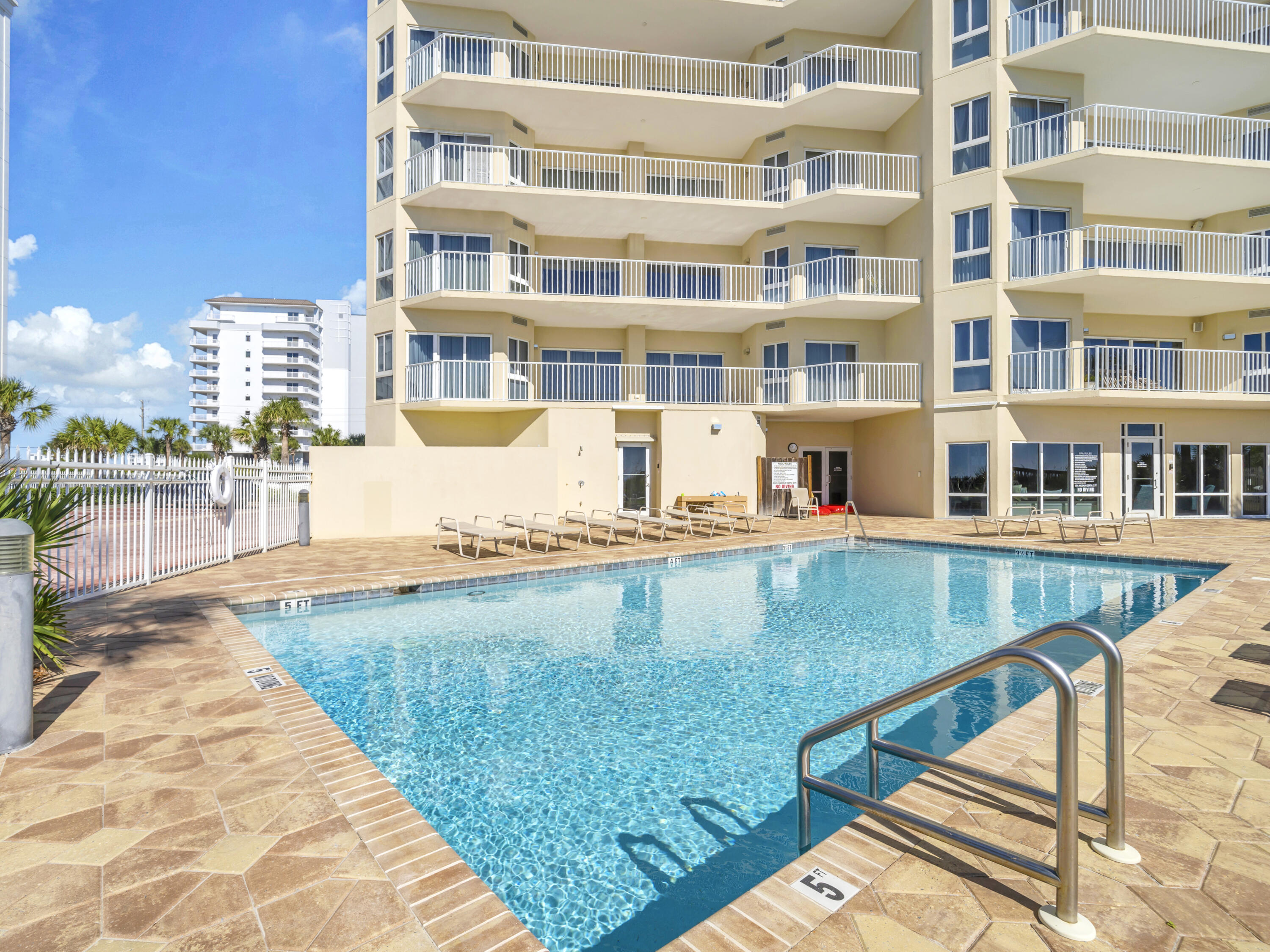 HOLIDAY ISLE TOWERS CONDO - Residential