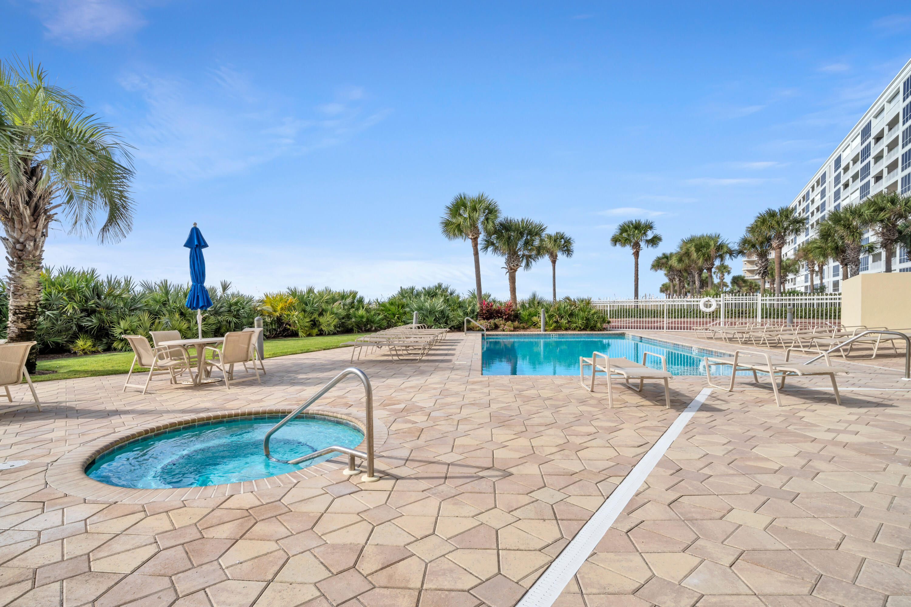 HOLIDAY ISLE TOWERS CONDO - Residential