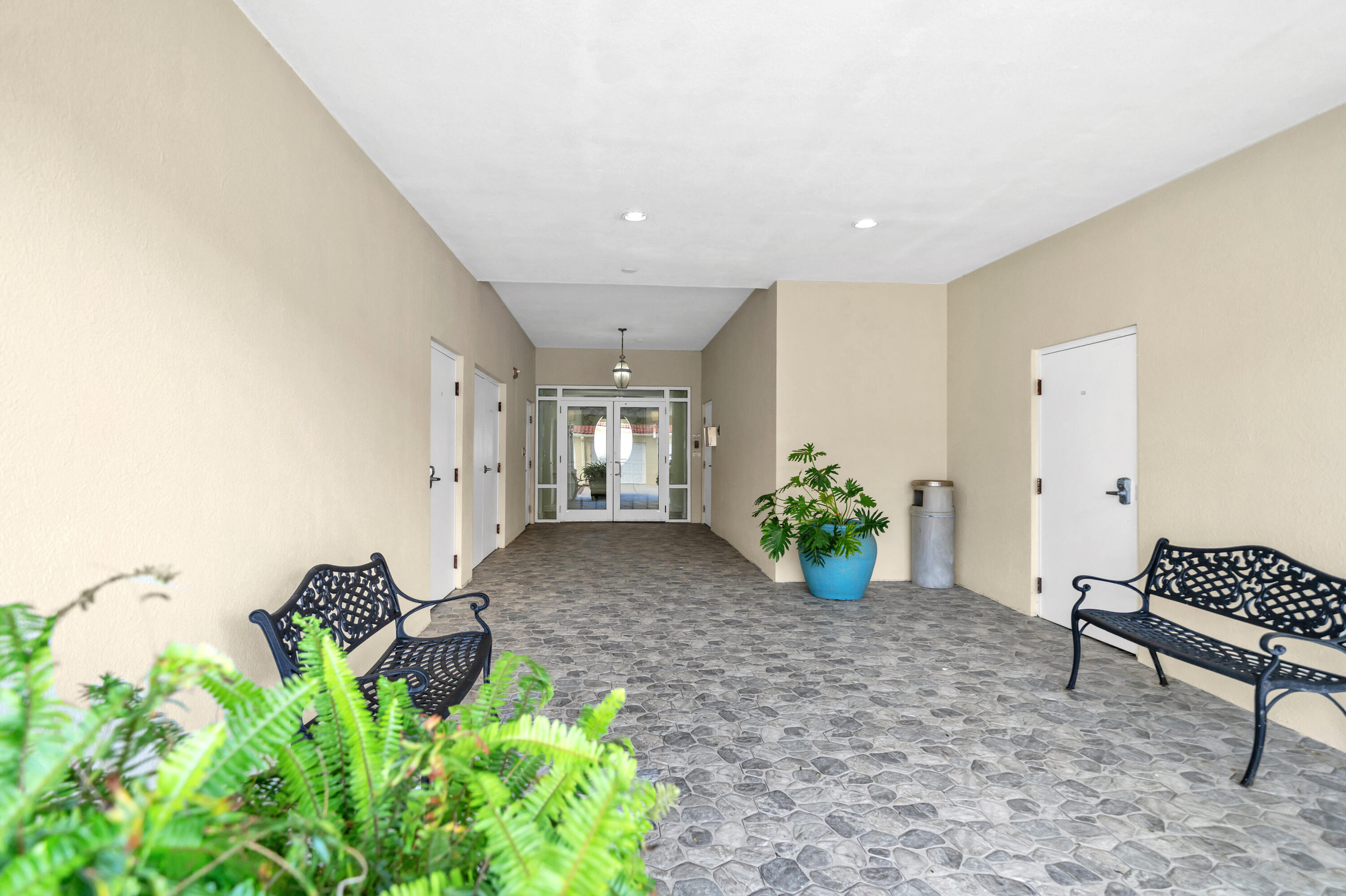 HOLIDAY ISLE TOWERS CONDO - Residential