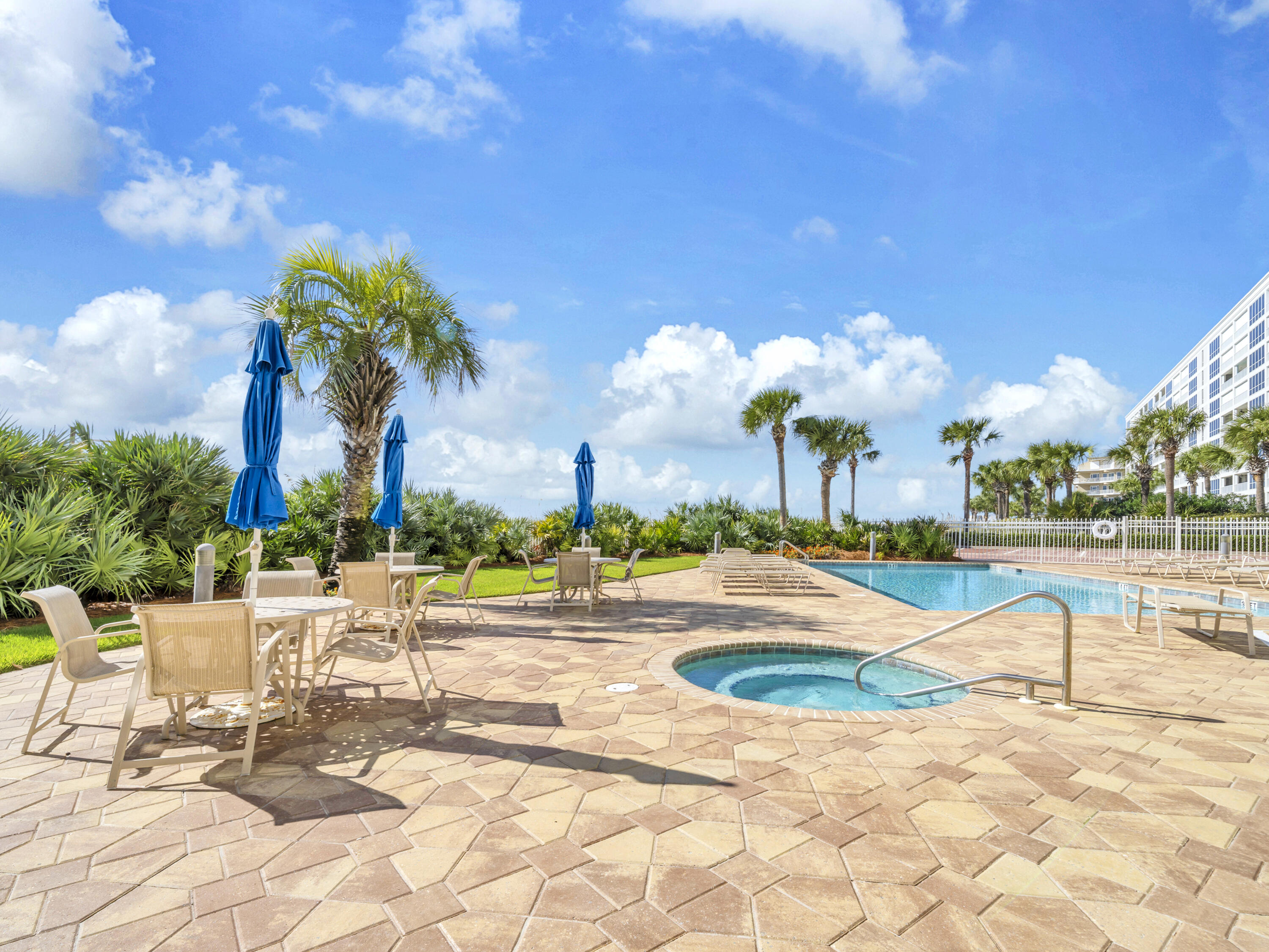 HOLIDAY ISLE TOWERS CONDO - Residential