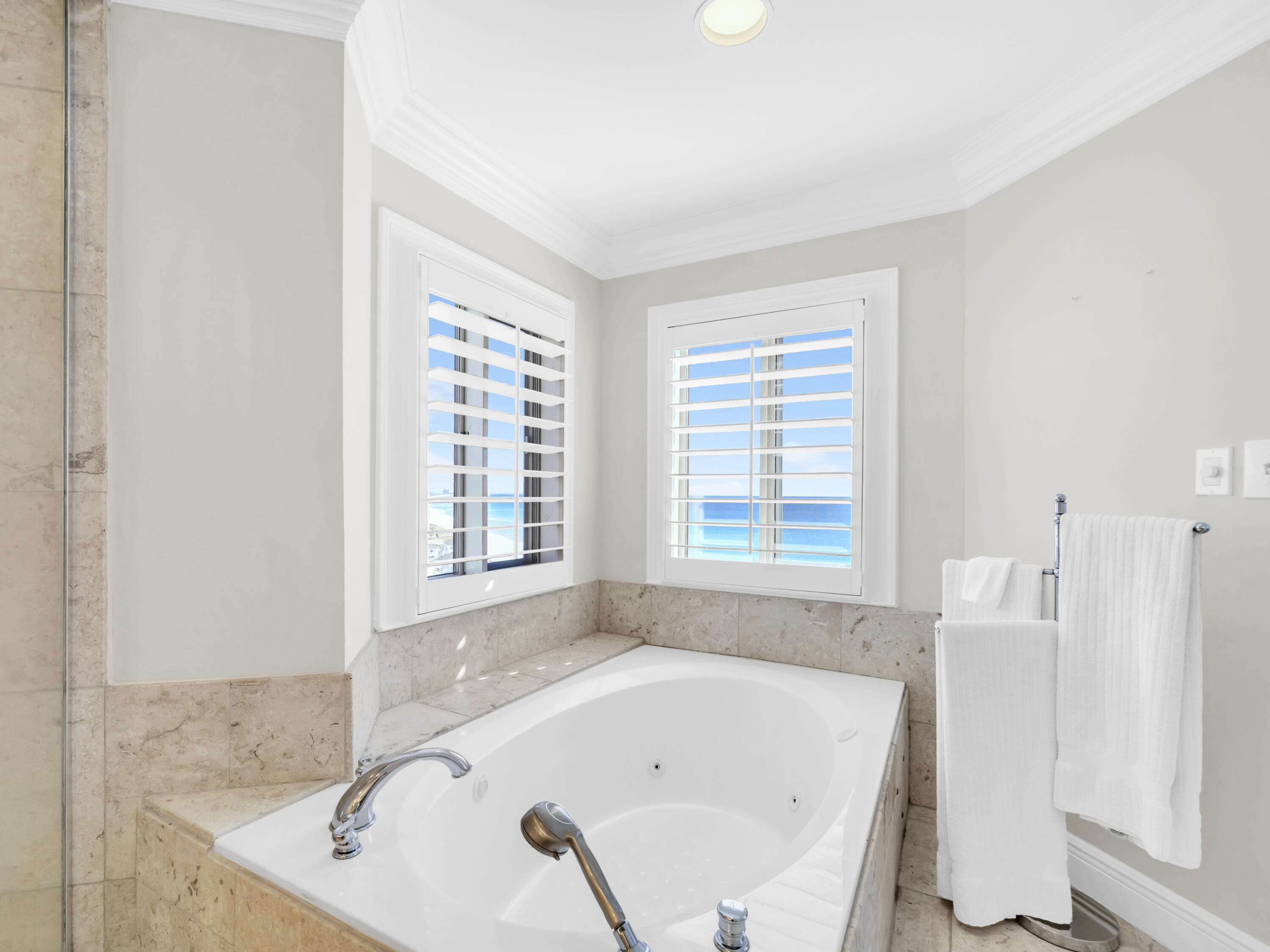 HOLIDAY ISLE TOWERS CONDO - Residential