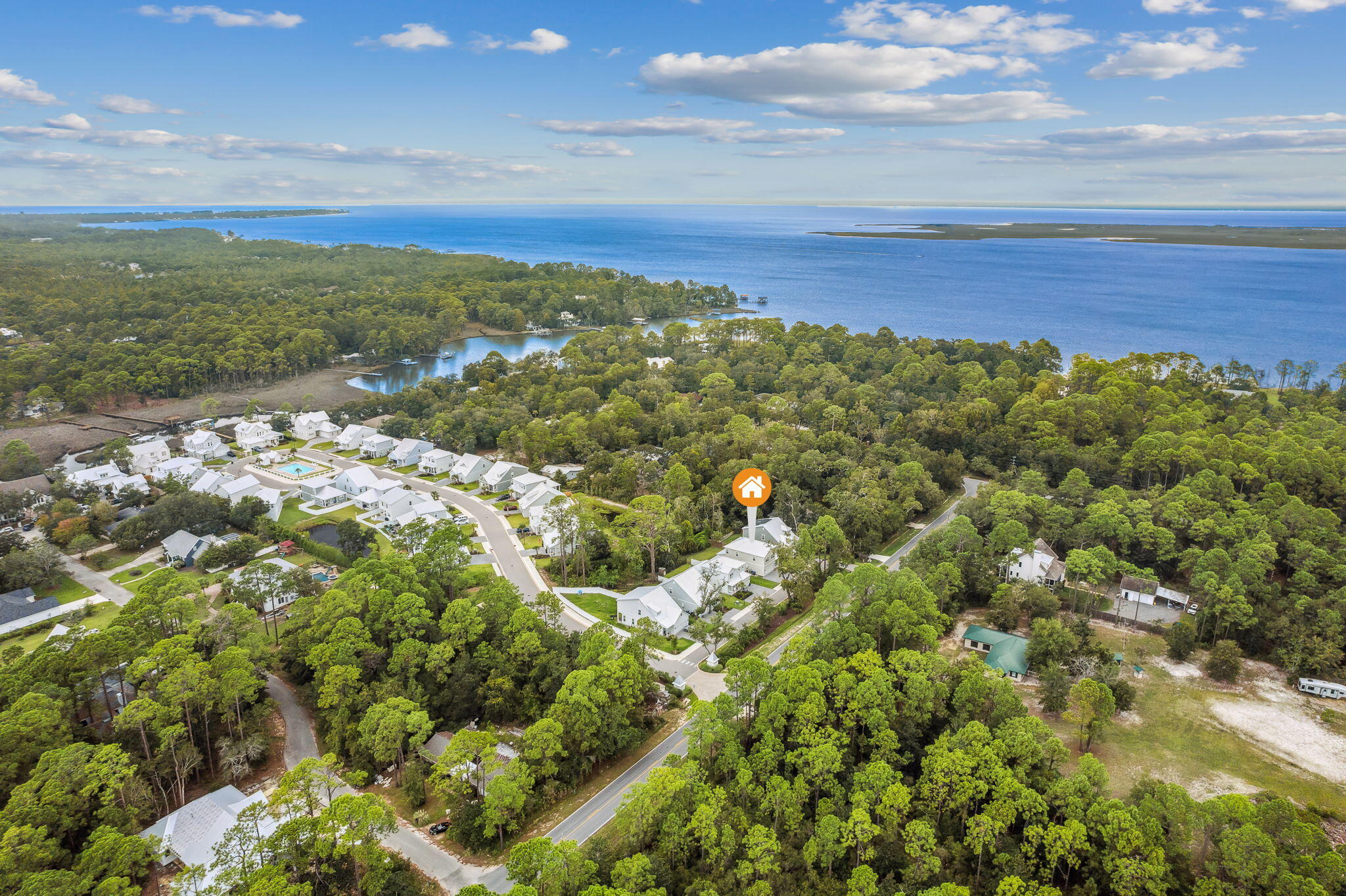 DAXTON ON THE BAY - Residential