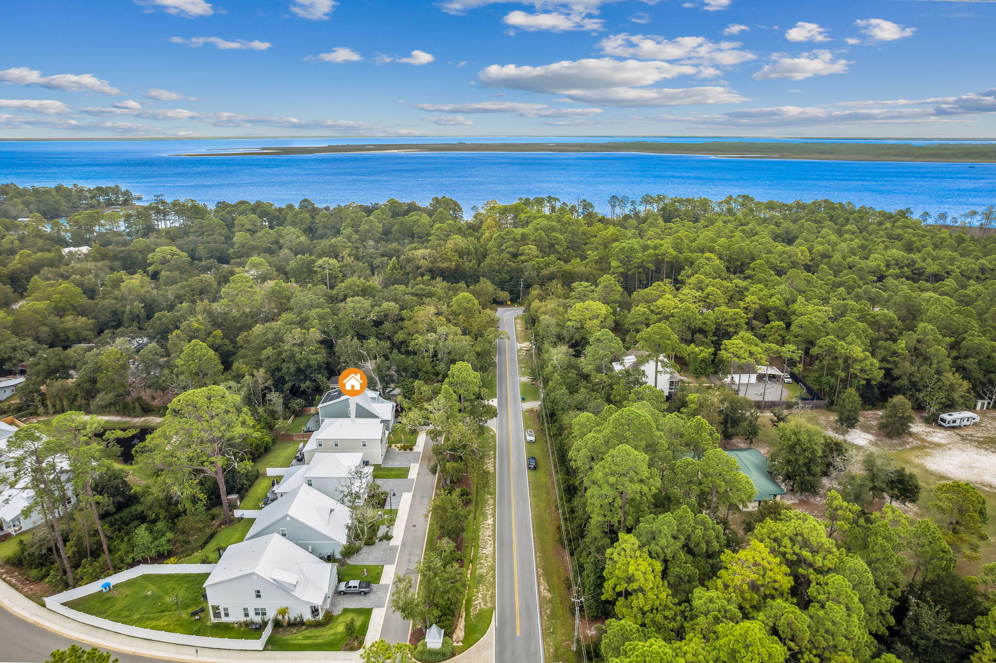 DAXTON ON THE BAY - Residential