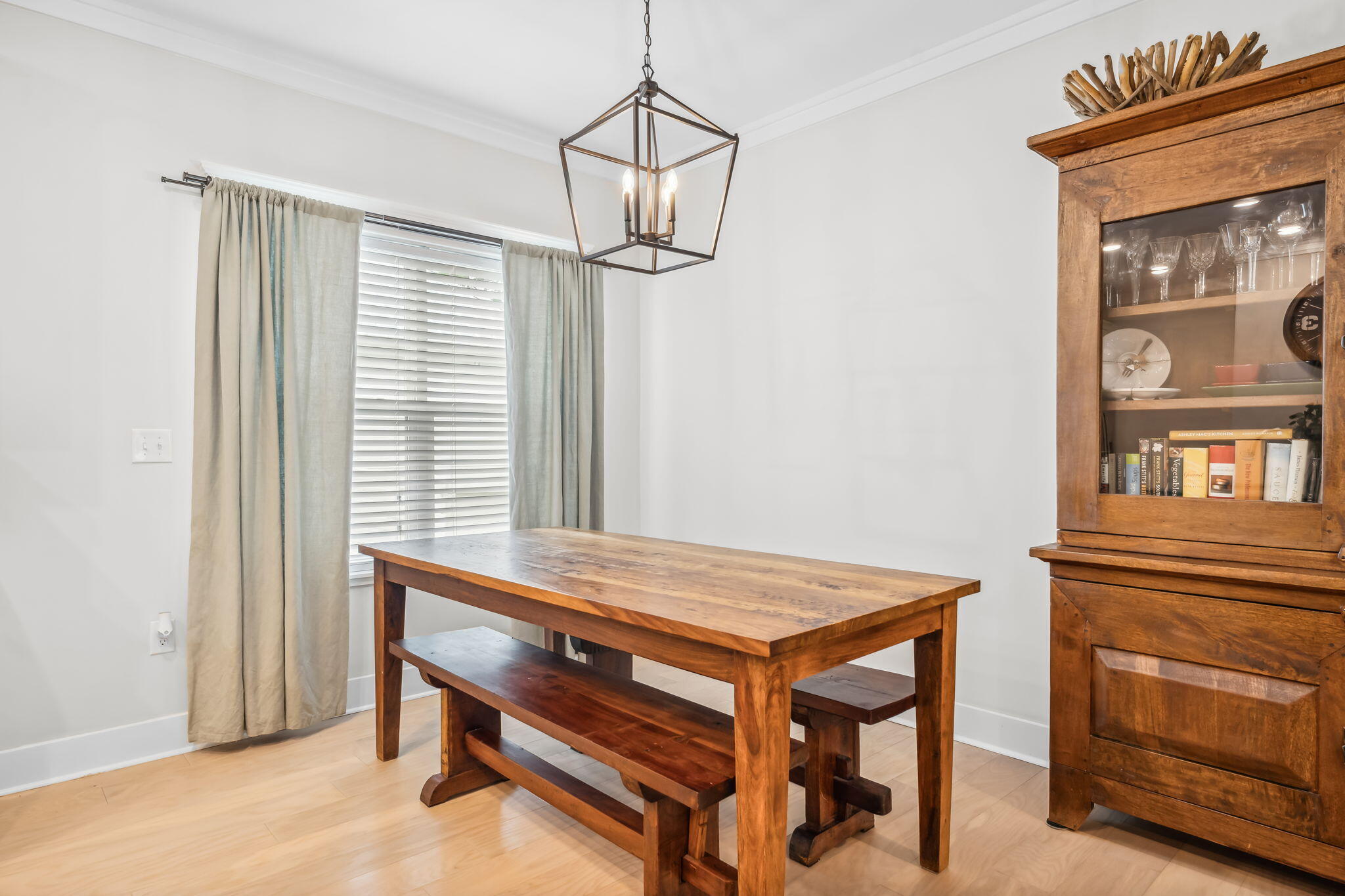 DAXTON ON THE BAY - Residential