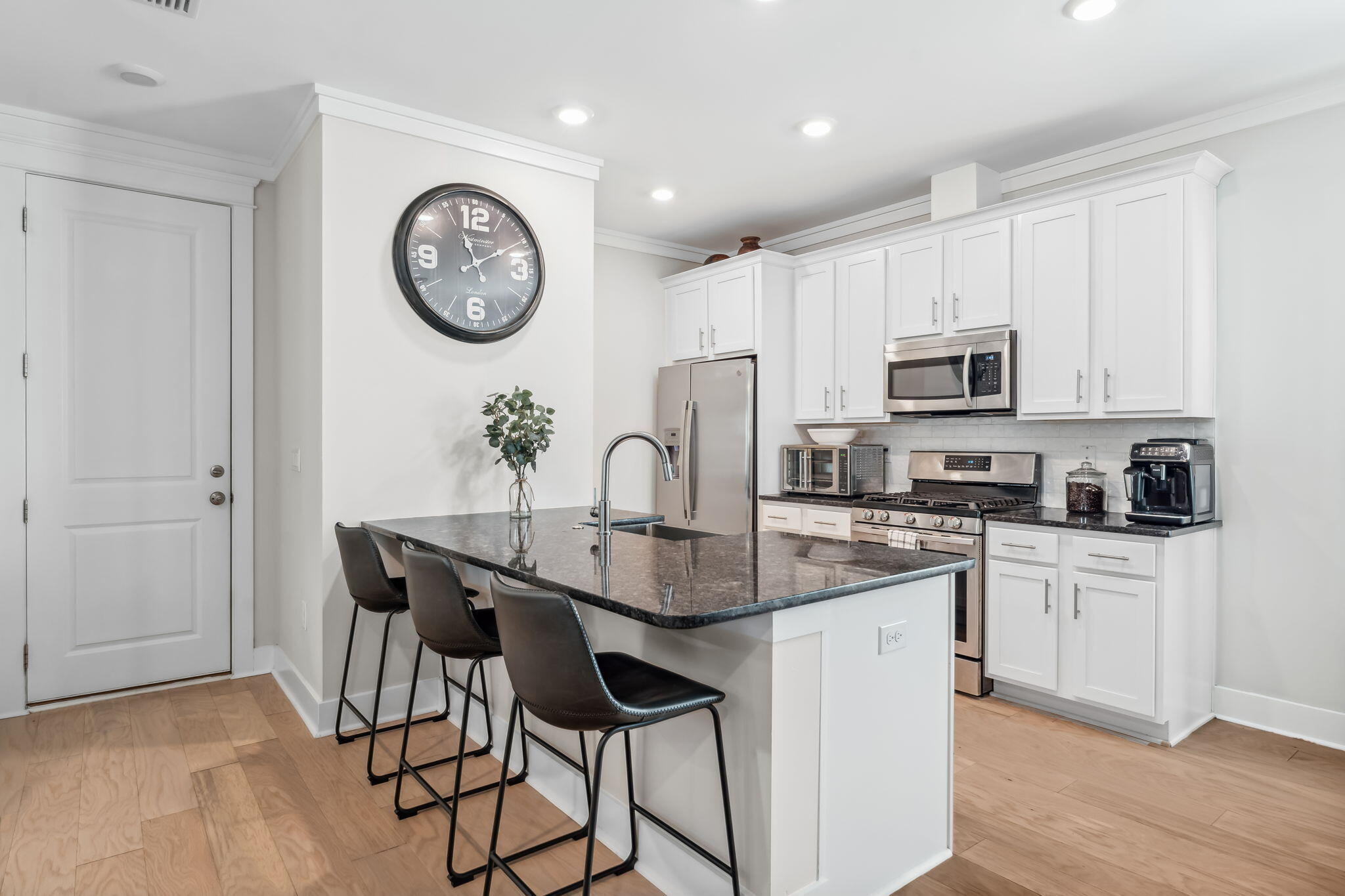 DAXTON ON THE BAY - Residential