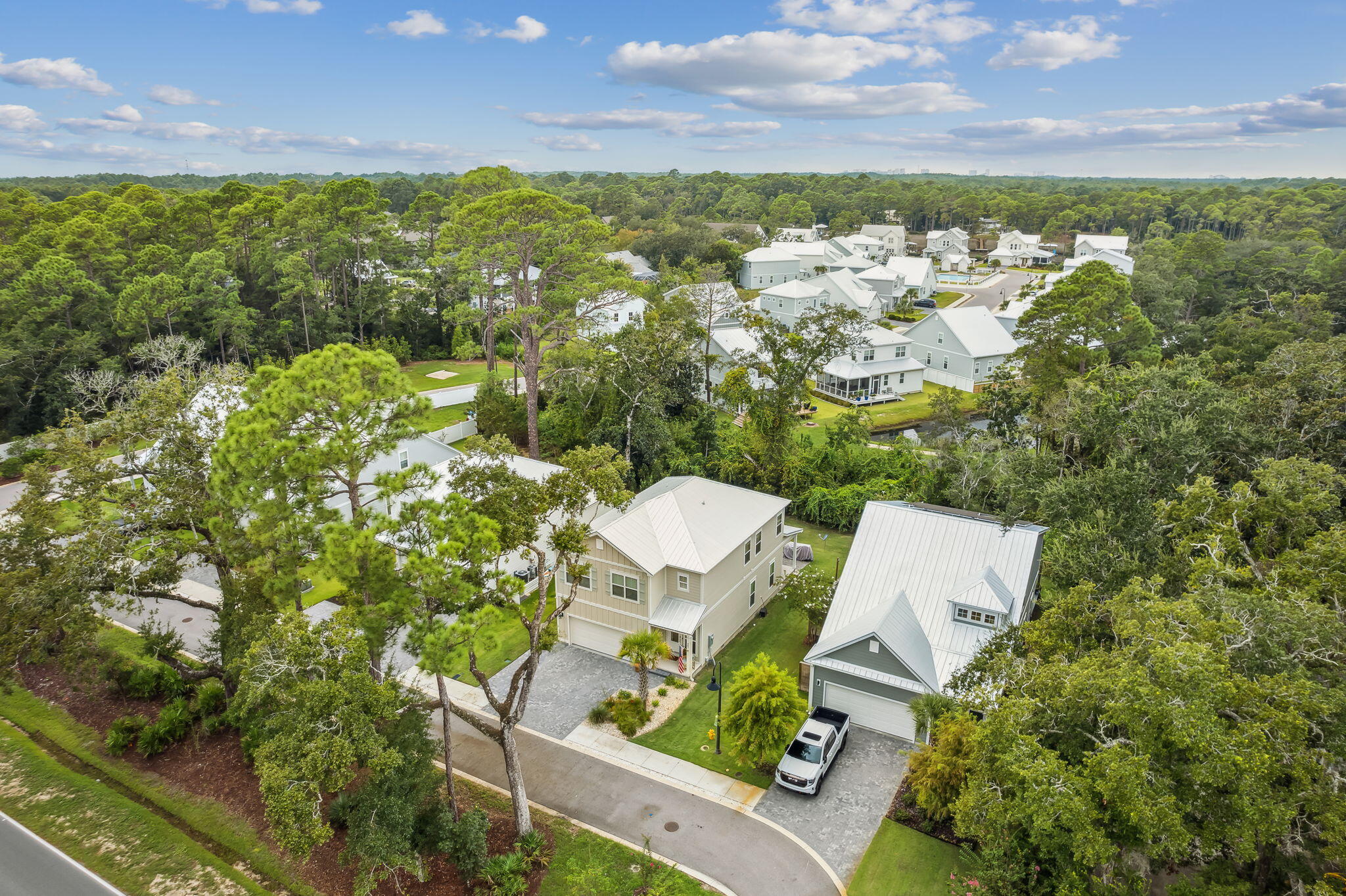 DAXTON ON THE BAY - Residential