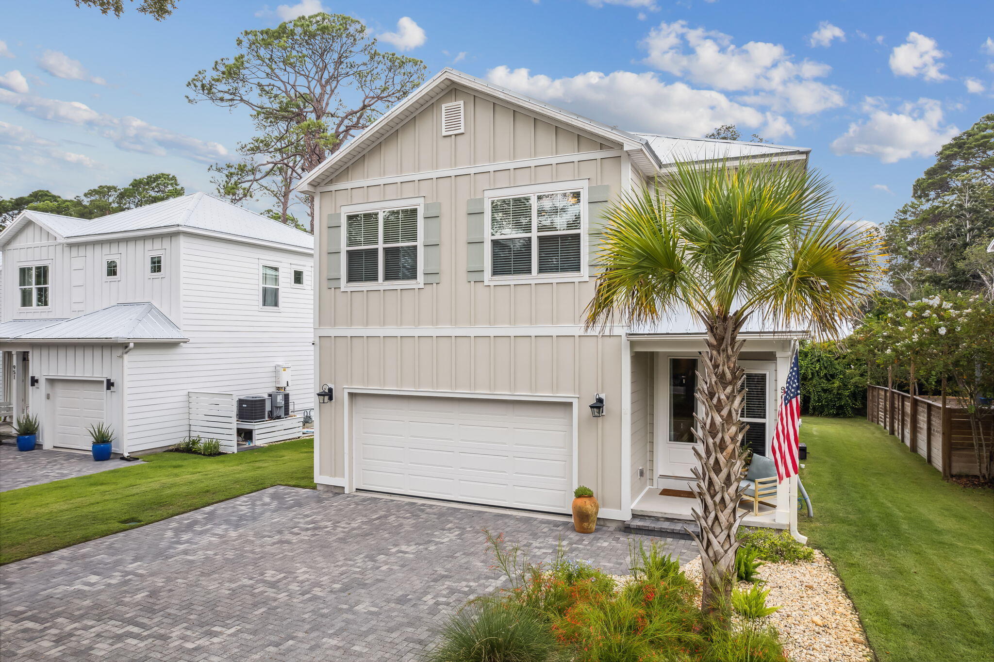 DAXTON ON THE BAY - Residential