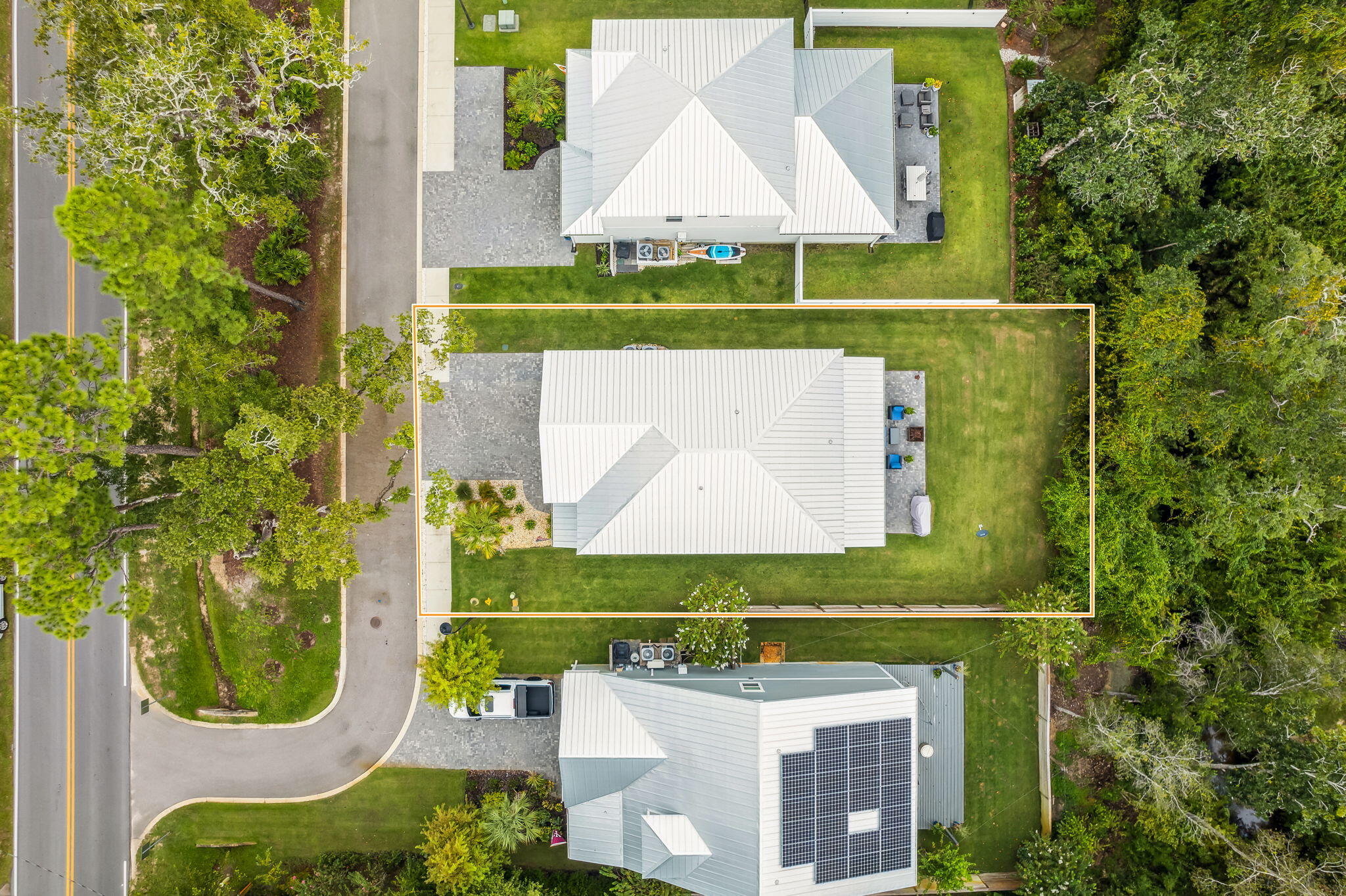 DAXTON ON THE BAY - Residential