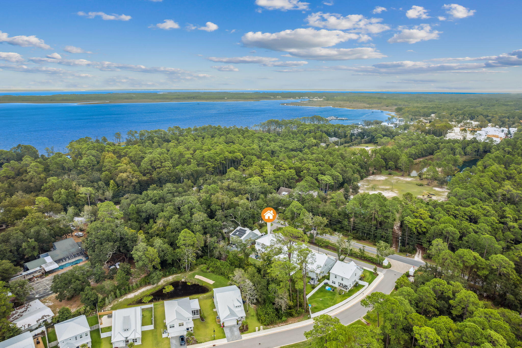 DAXTON ON THE BAY - Residential