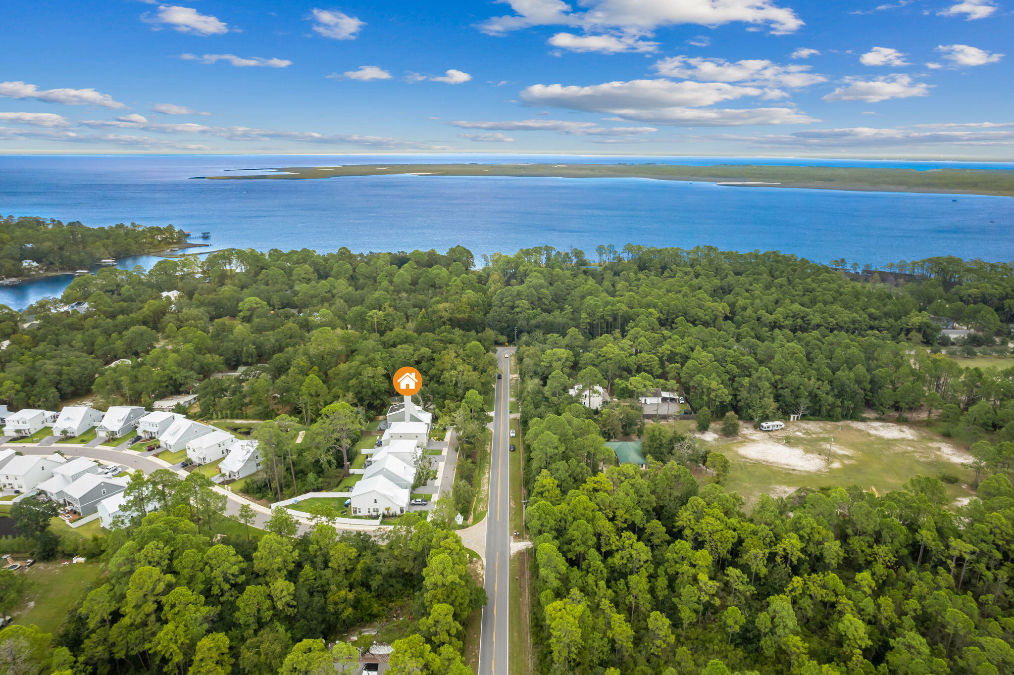 DAXTON ON THE BAY - Residential