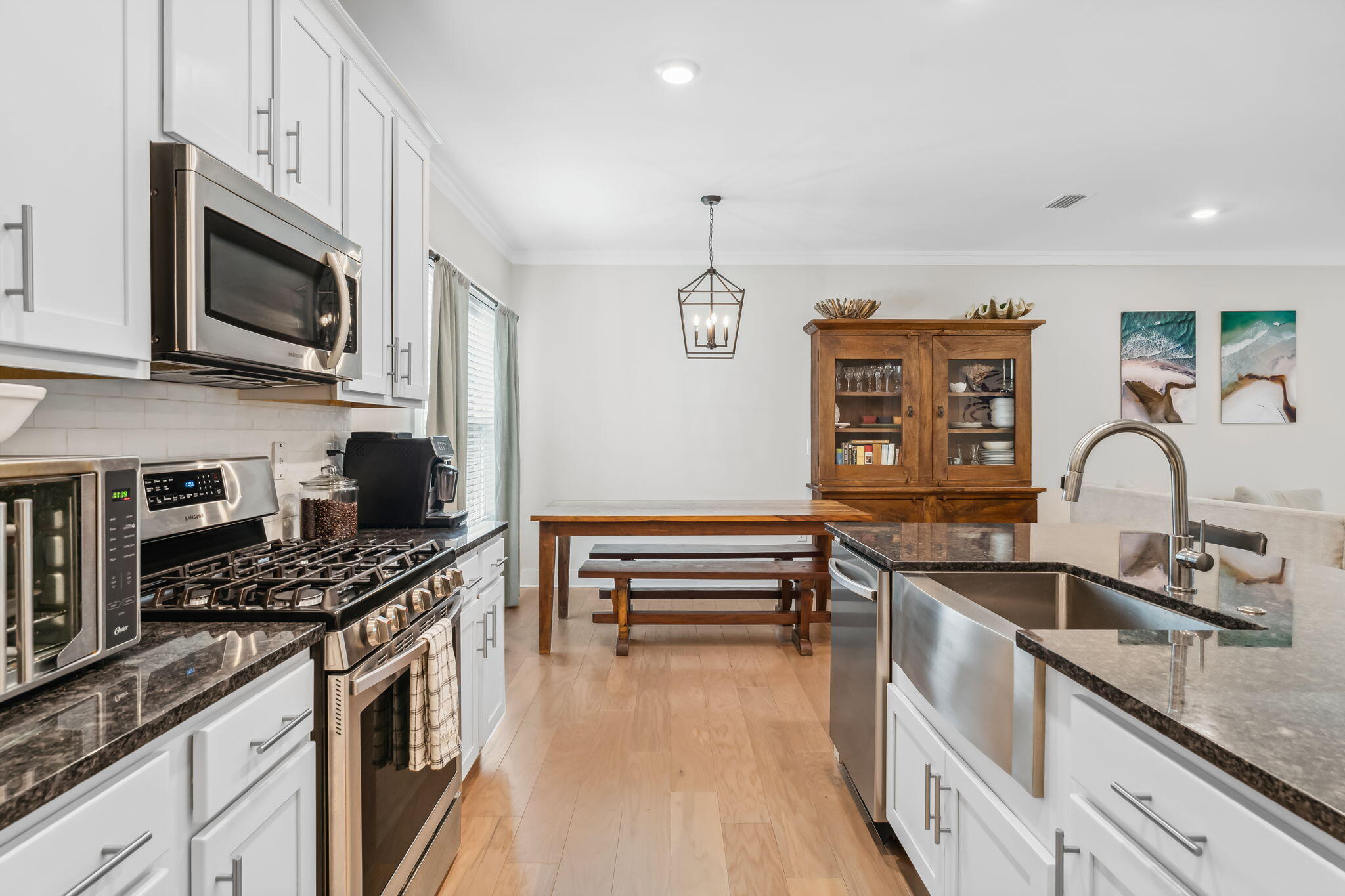 DAXTON ON THE BAY - Residential