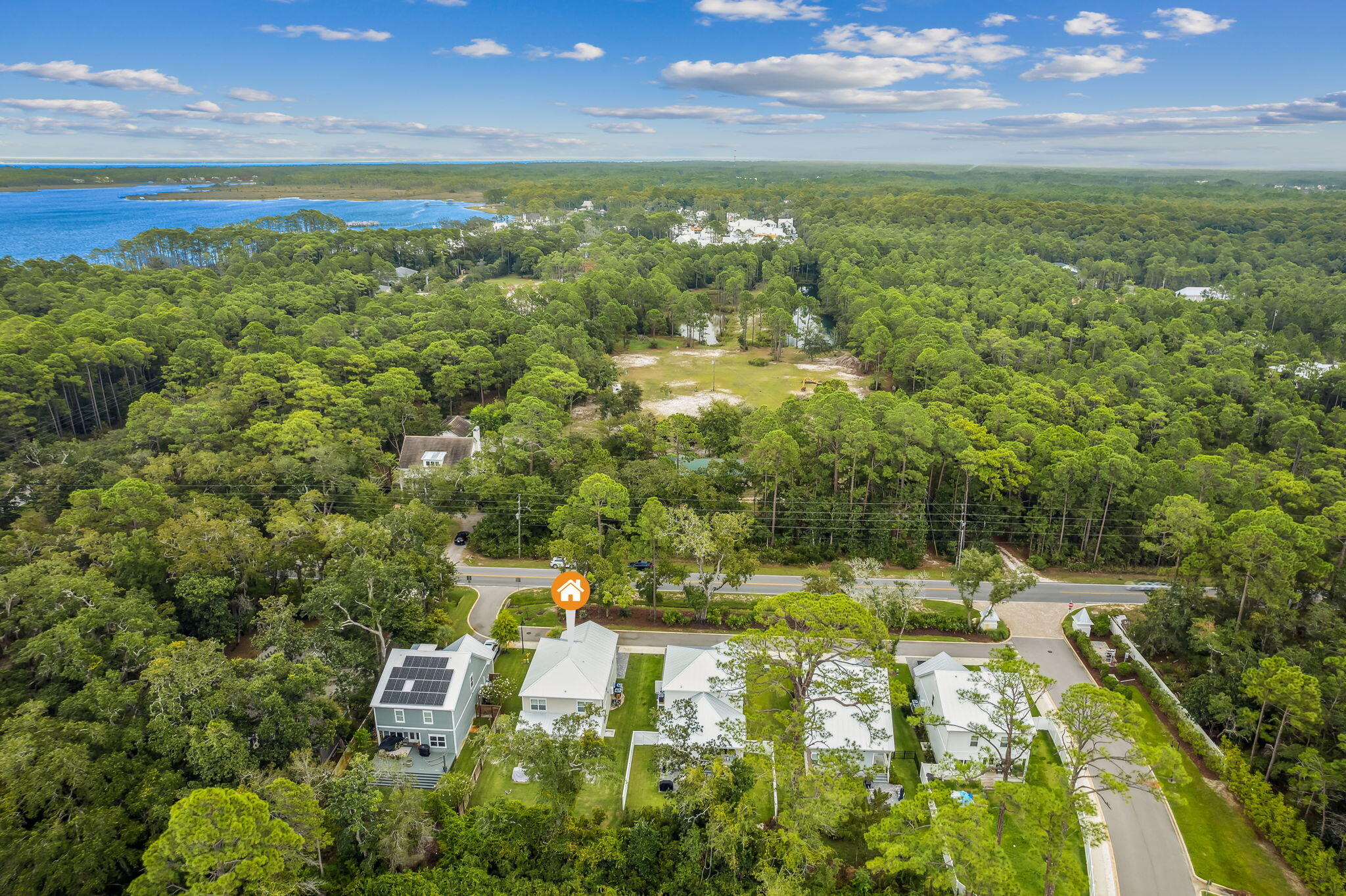 DAXTON ON THE BAY - Residential