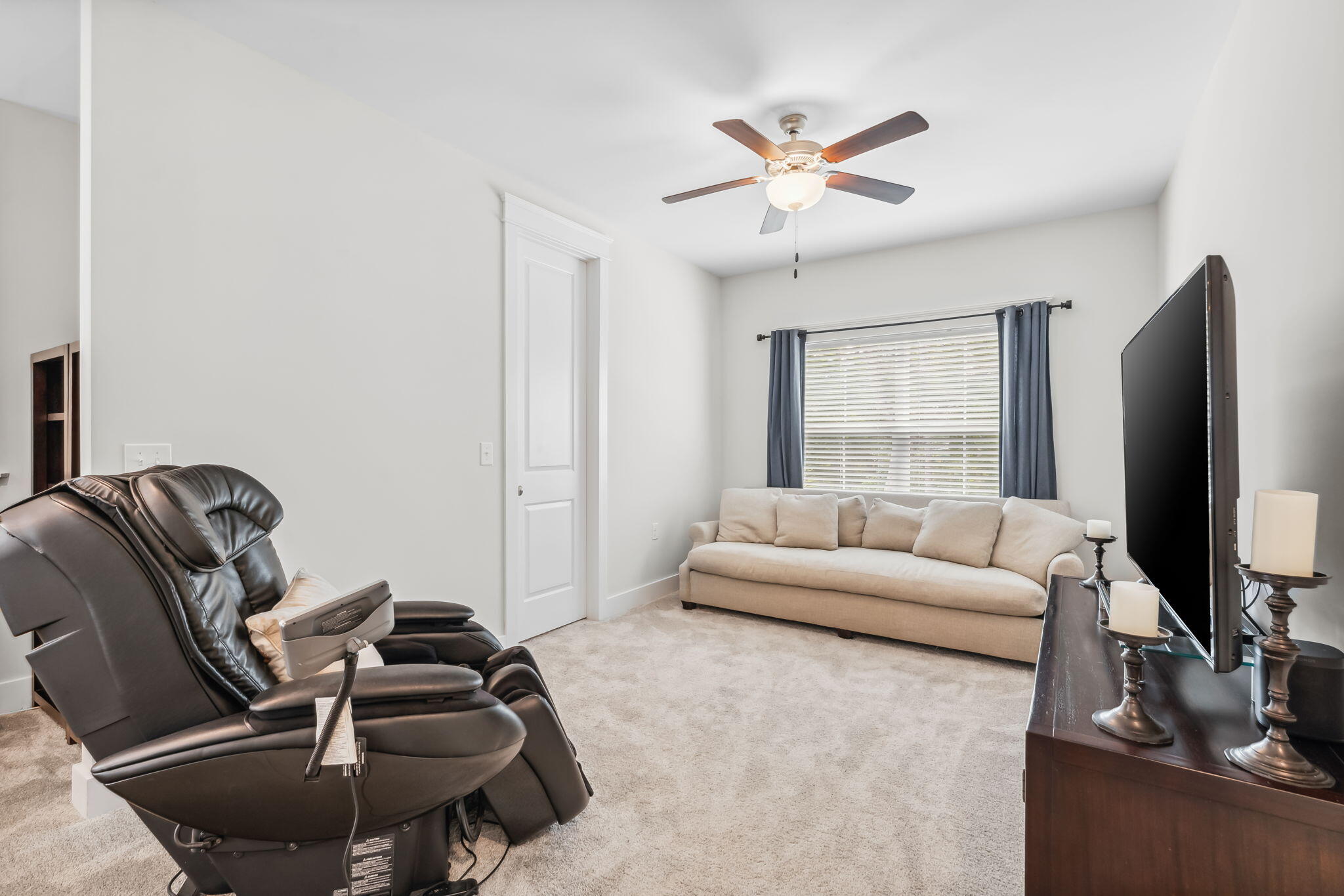 DAXTON ON THE BAY - Residential