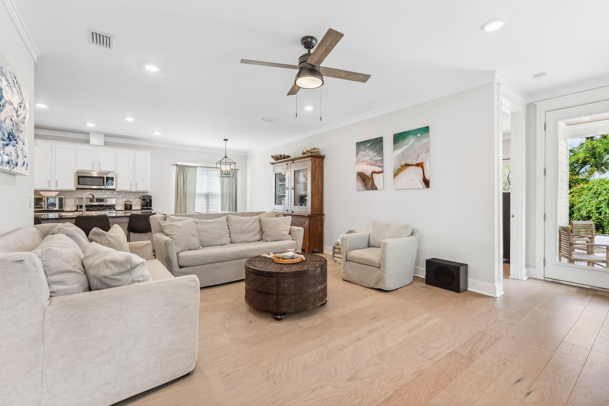 DAXTON ON THE BAY - Residential