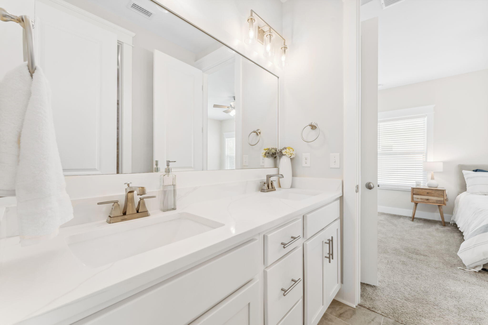 DAXTON ON THE BAY - Residential