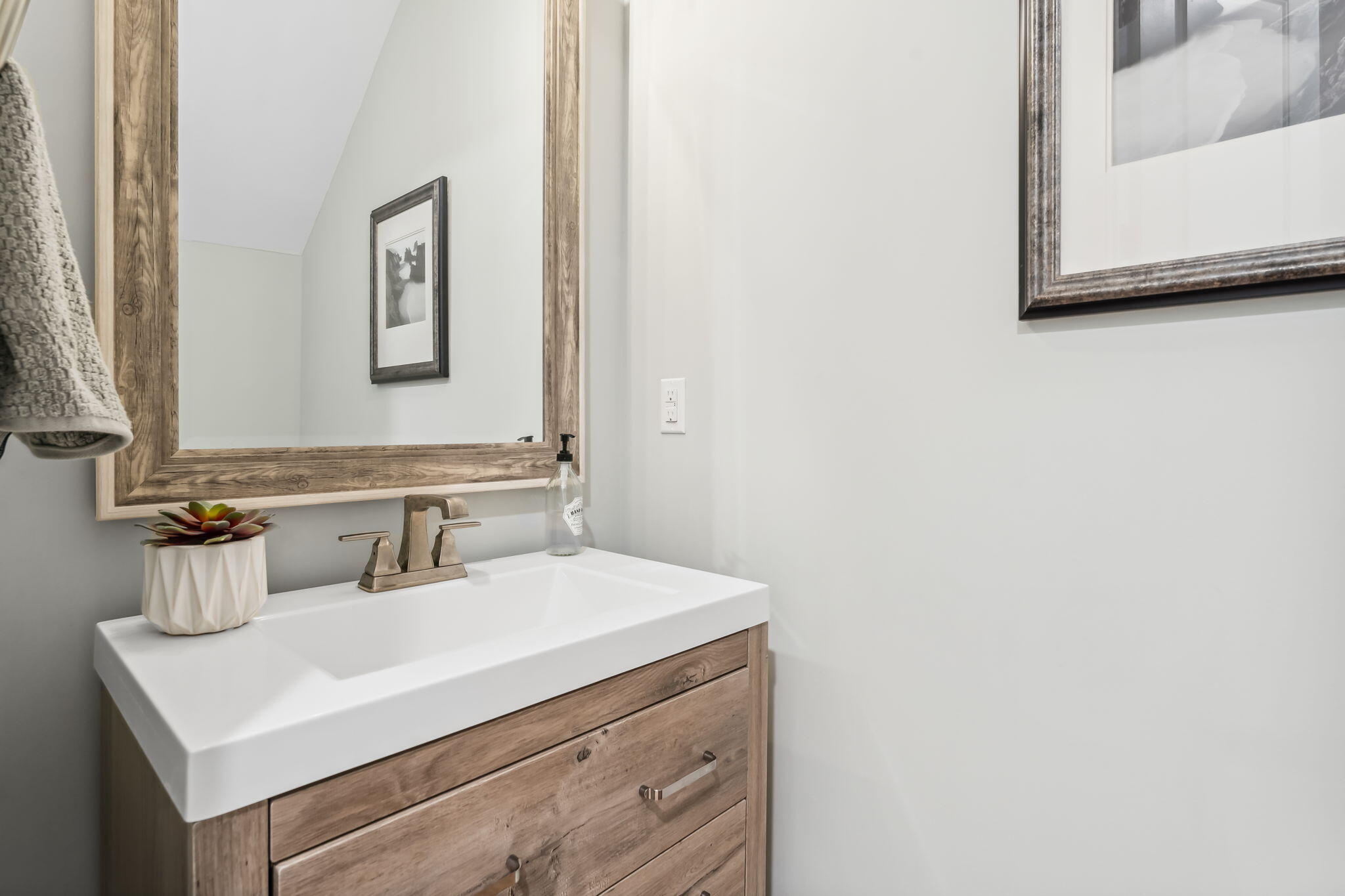 DAXTON ON THE BAY - Residential