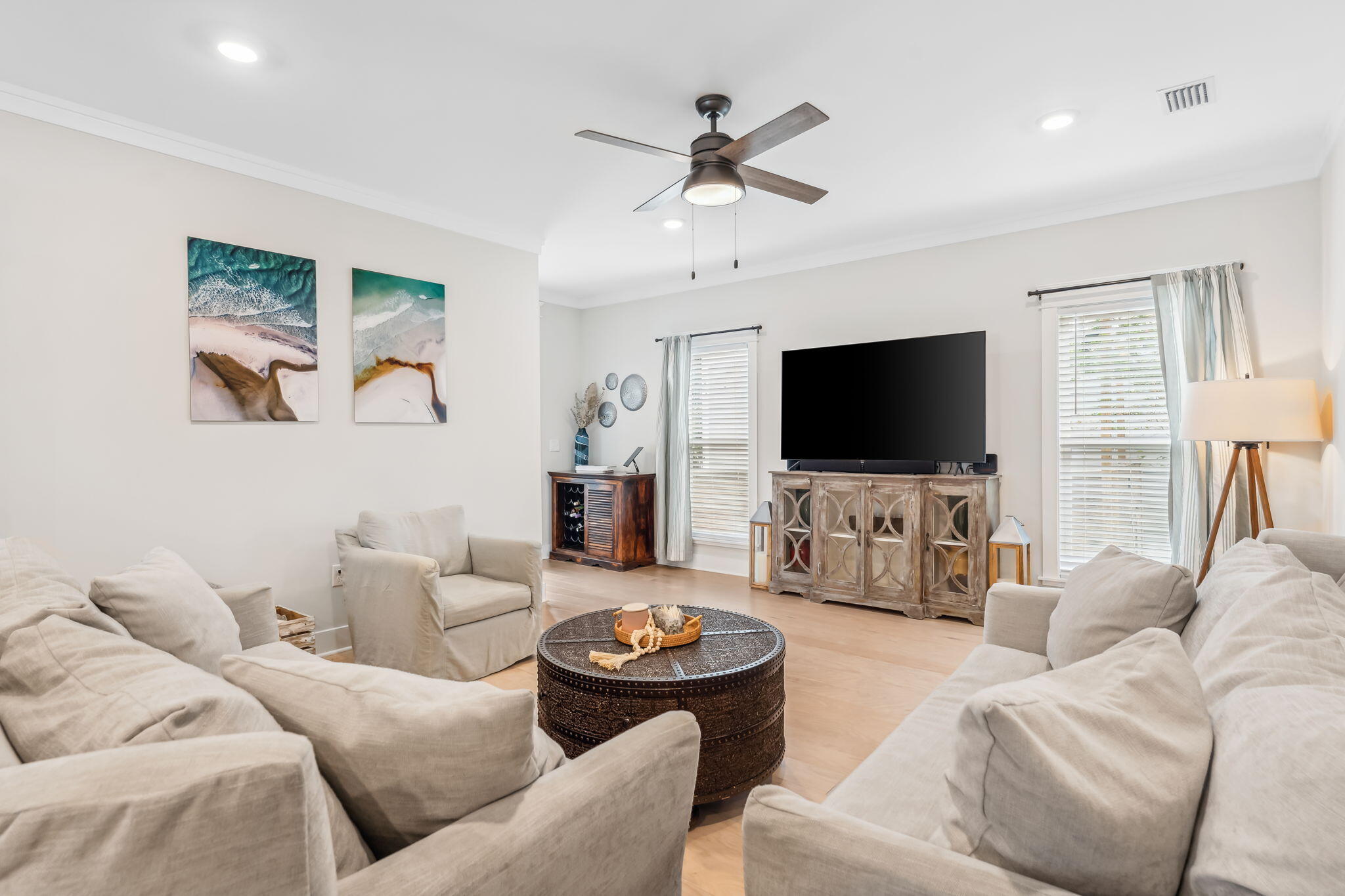 DAXTON ON THE BAY - Residential