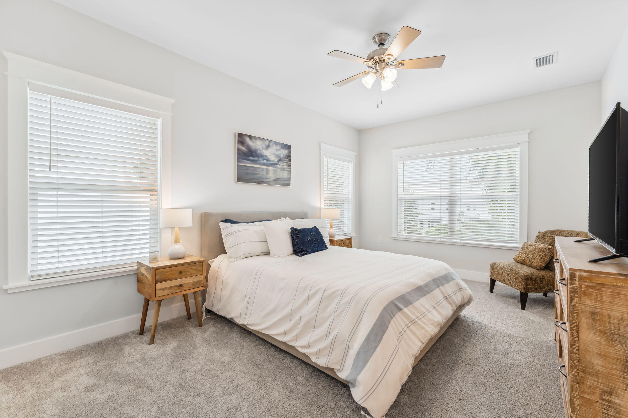 DAXTON ON THE BAY - Residential