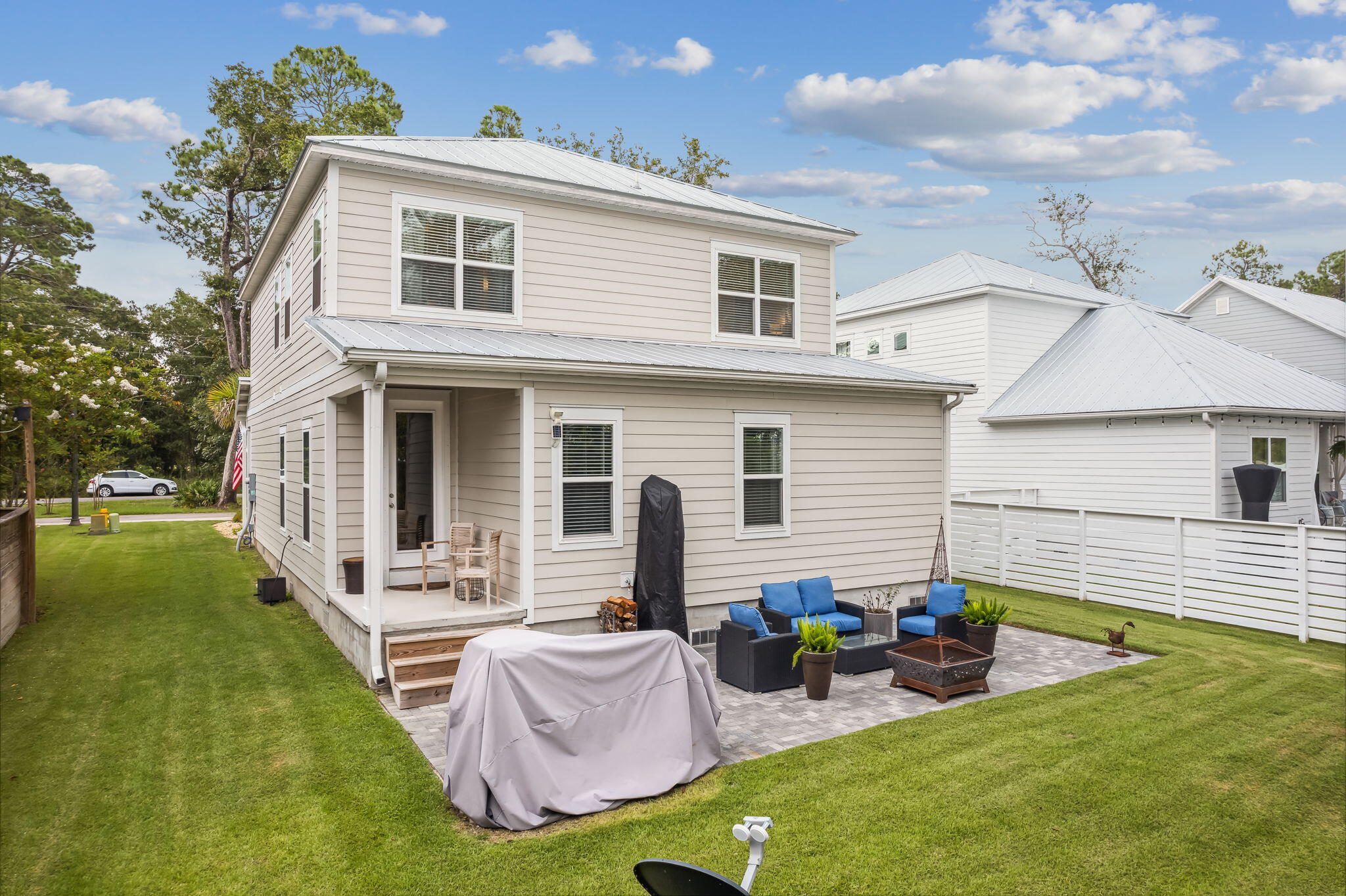 DAXTON ON THE BAY - Residential