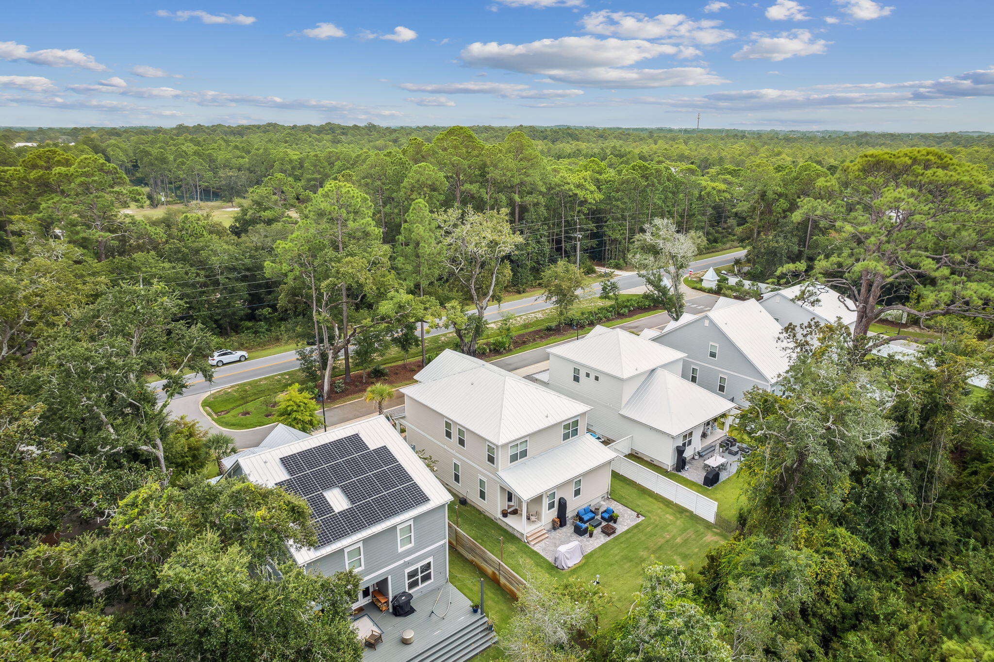 DAXTON ON THE BAY - Residential