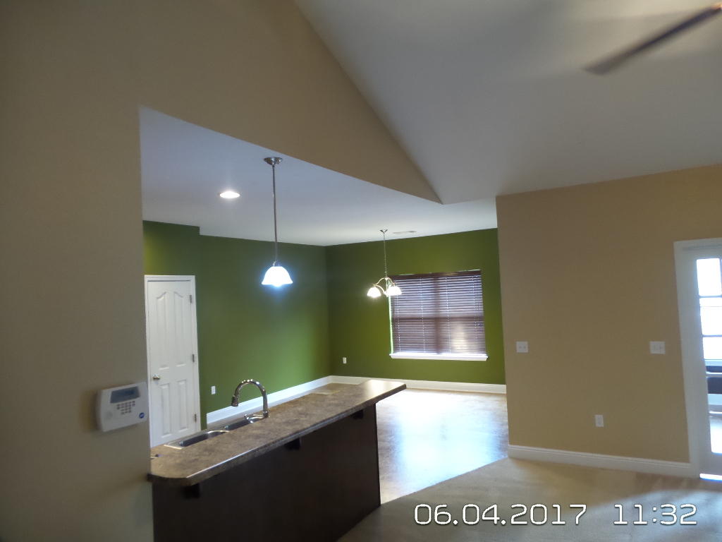 ROLLING RIDGE S/D - Residential Lease