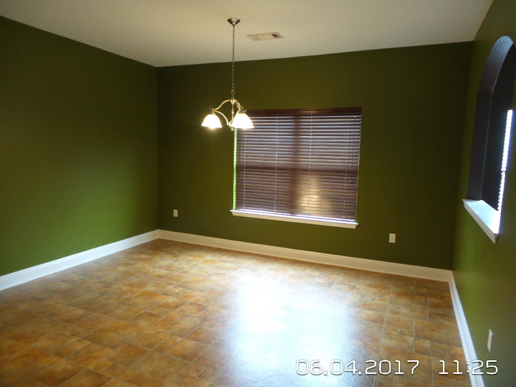ROLLING RIDGE S/D - Residential Lease